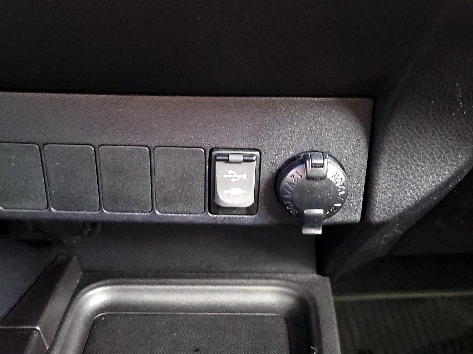 Thumbnail: 2017 Toyota RAV4 - 18