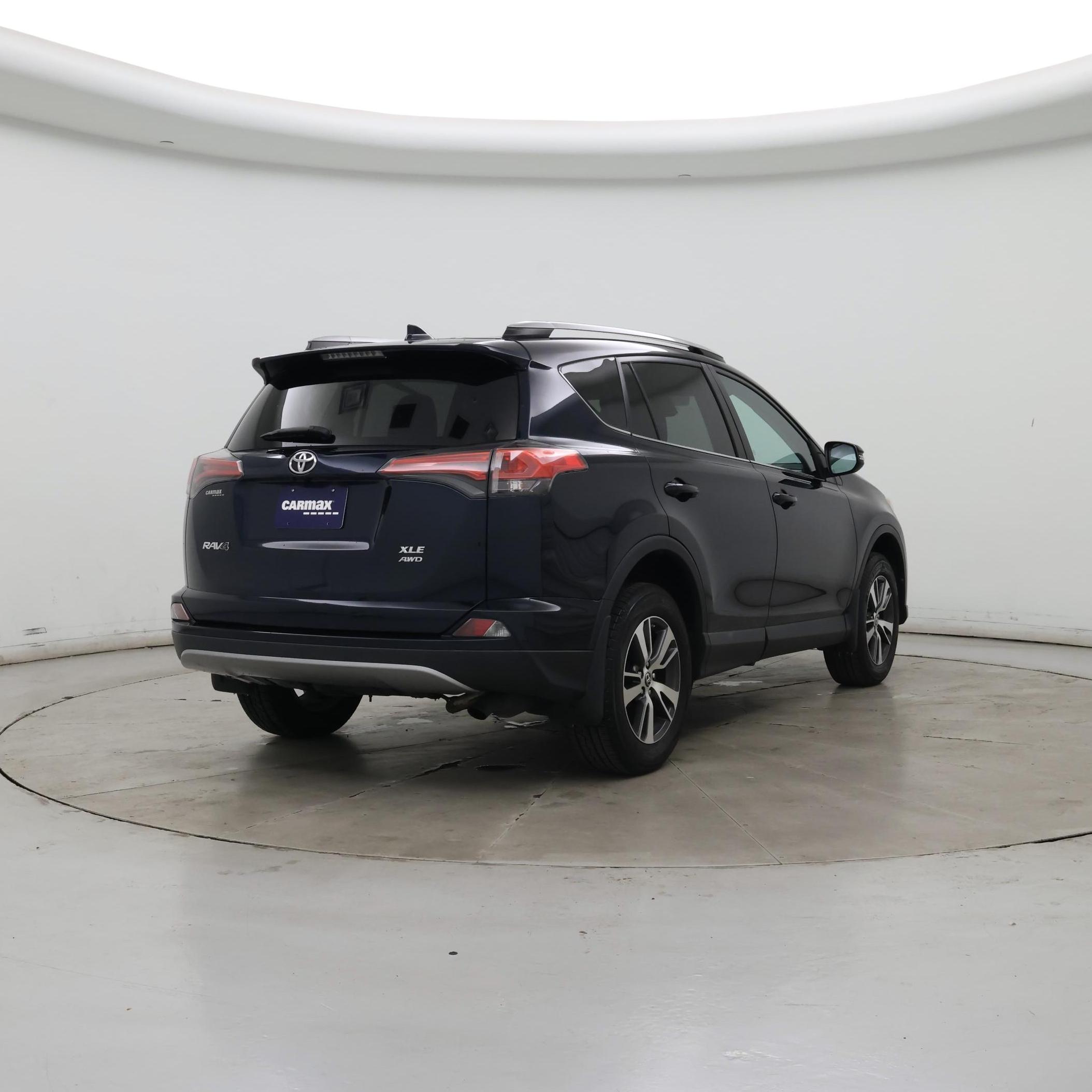 Thumbnail: 2017 Toyota RAV4 - 8