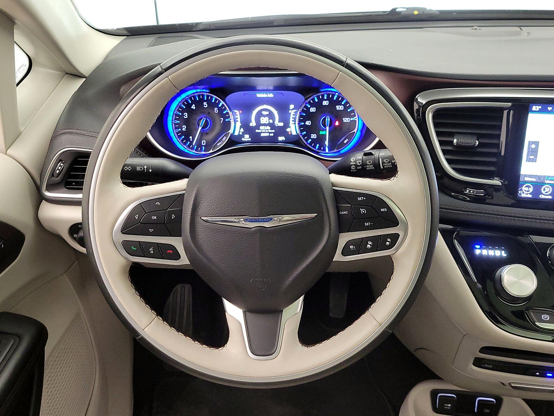 Thumbnail: 2019 Chrysler Pacifica - 10