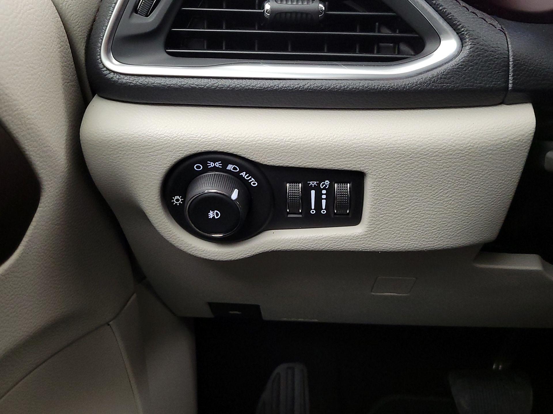 Thumbnail: 2019 Chrysler Pacifica - 13