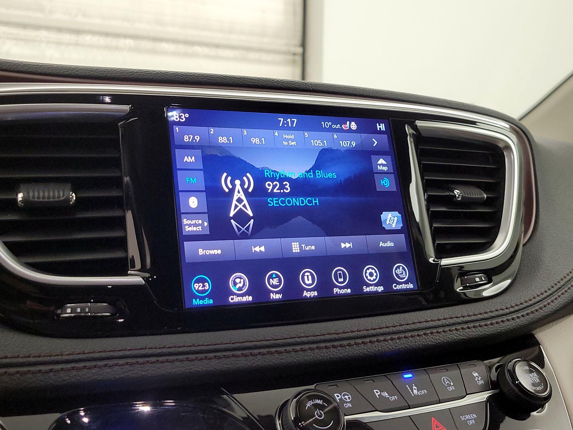 Thumbnail: 2019 Chrysler Pacifica - 16