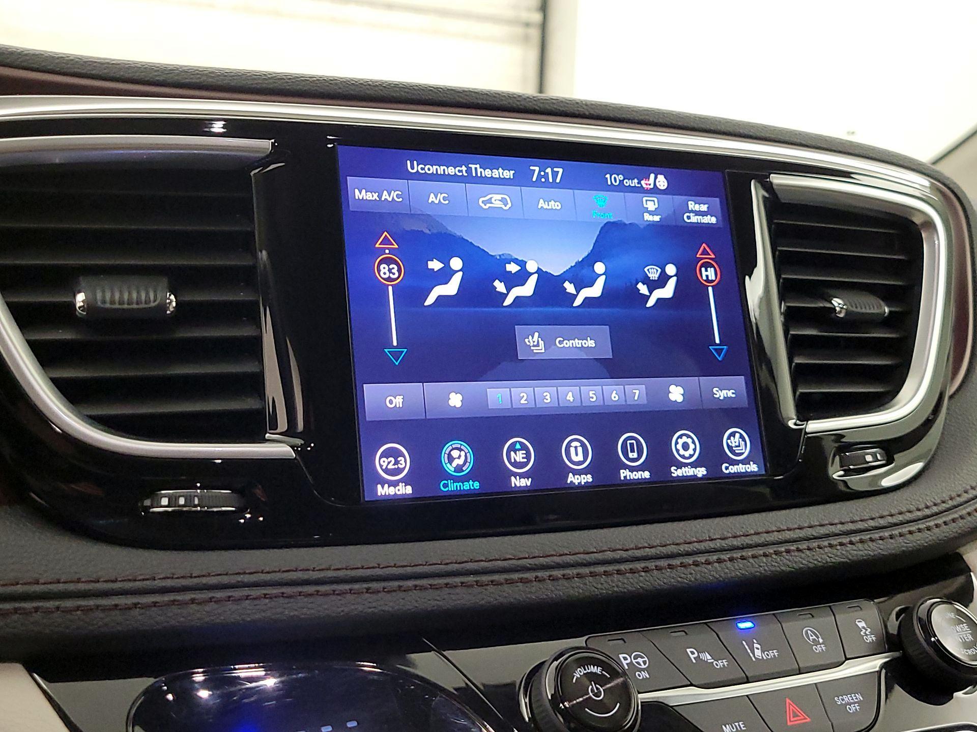 Thumbnail: 2019 Chrysler Pacifica - 17