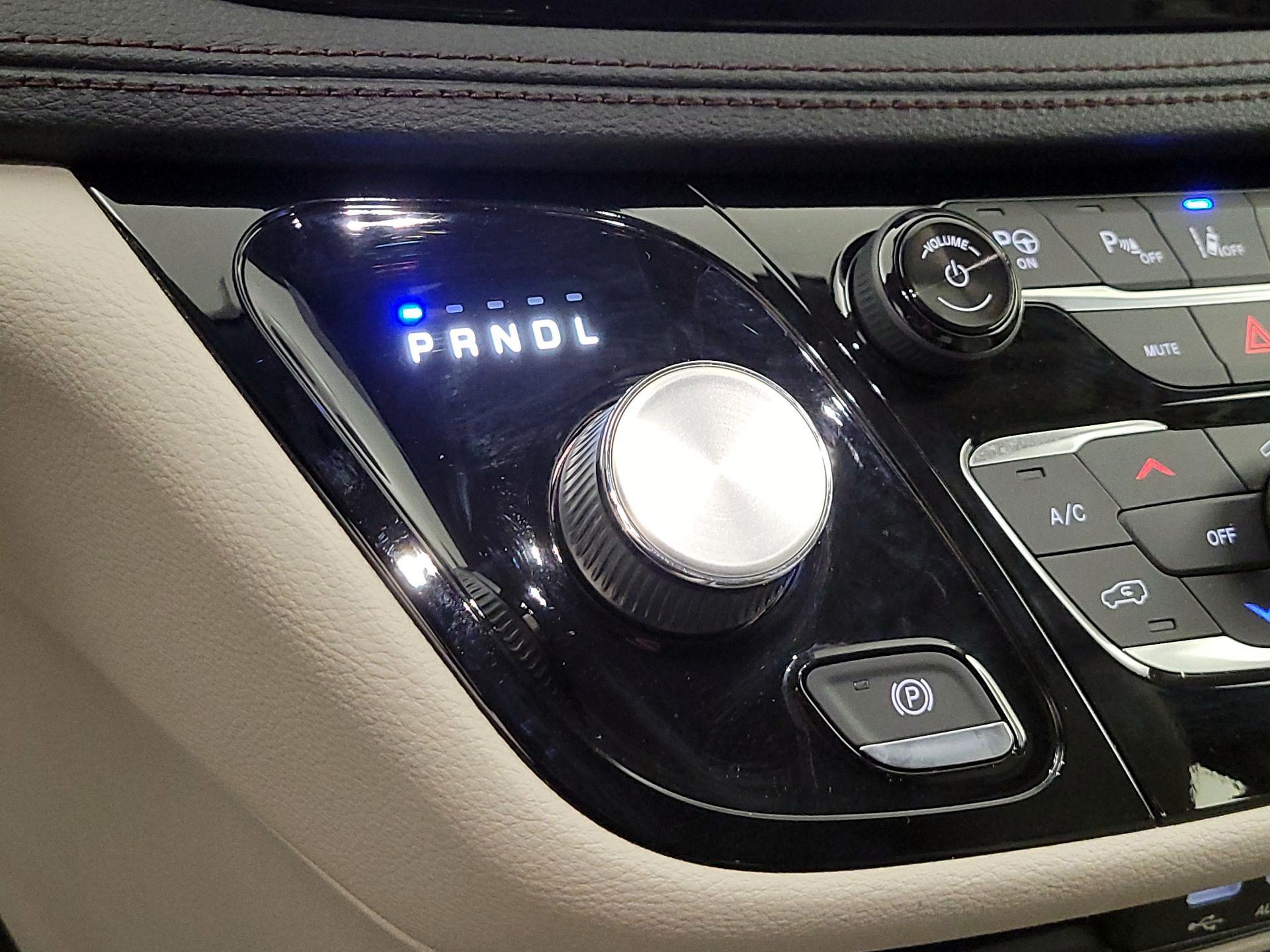 Thumbnail: 2019 Chrysler Pacifica - 18