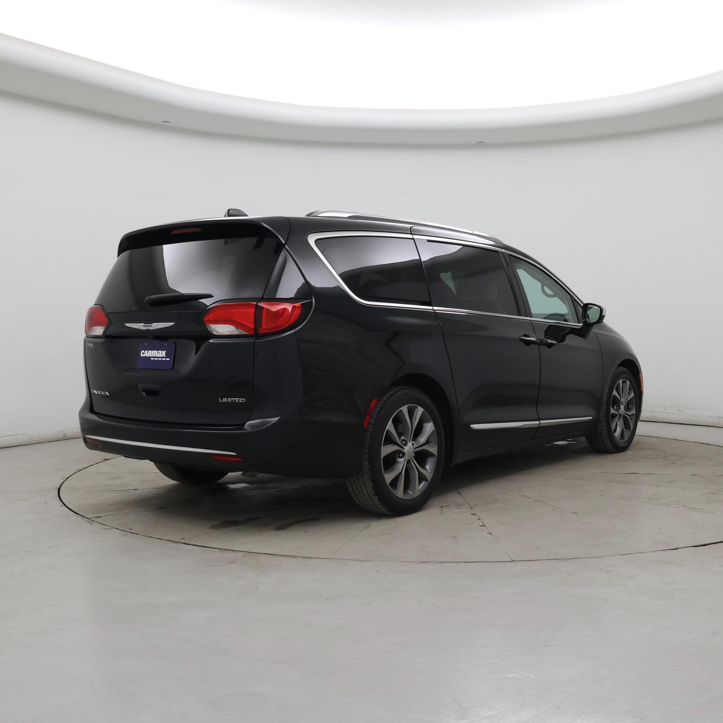 Thumbnail: 2019 Chrysler Pacifica - 8