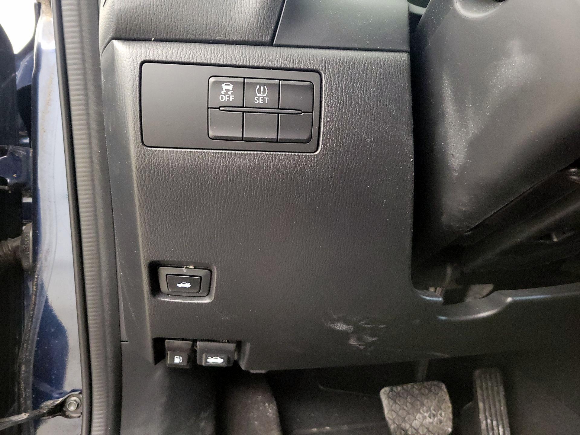 Thumbnail: 2015 Mazda Mazda3 - 13