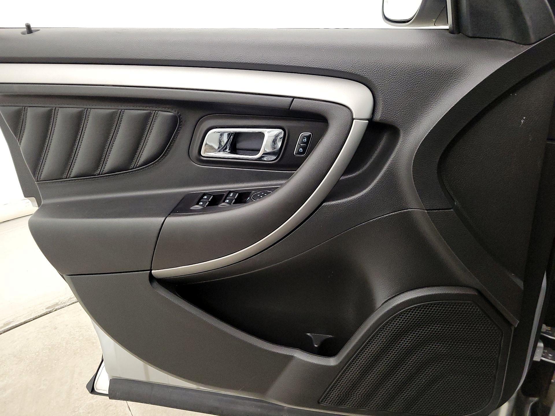 Thumbnail: 2016 Ford Taurus - 12