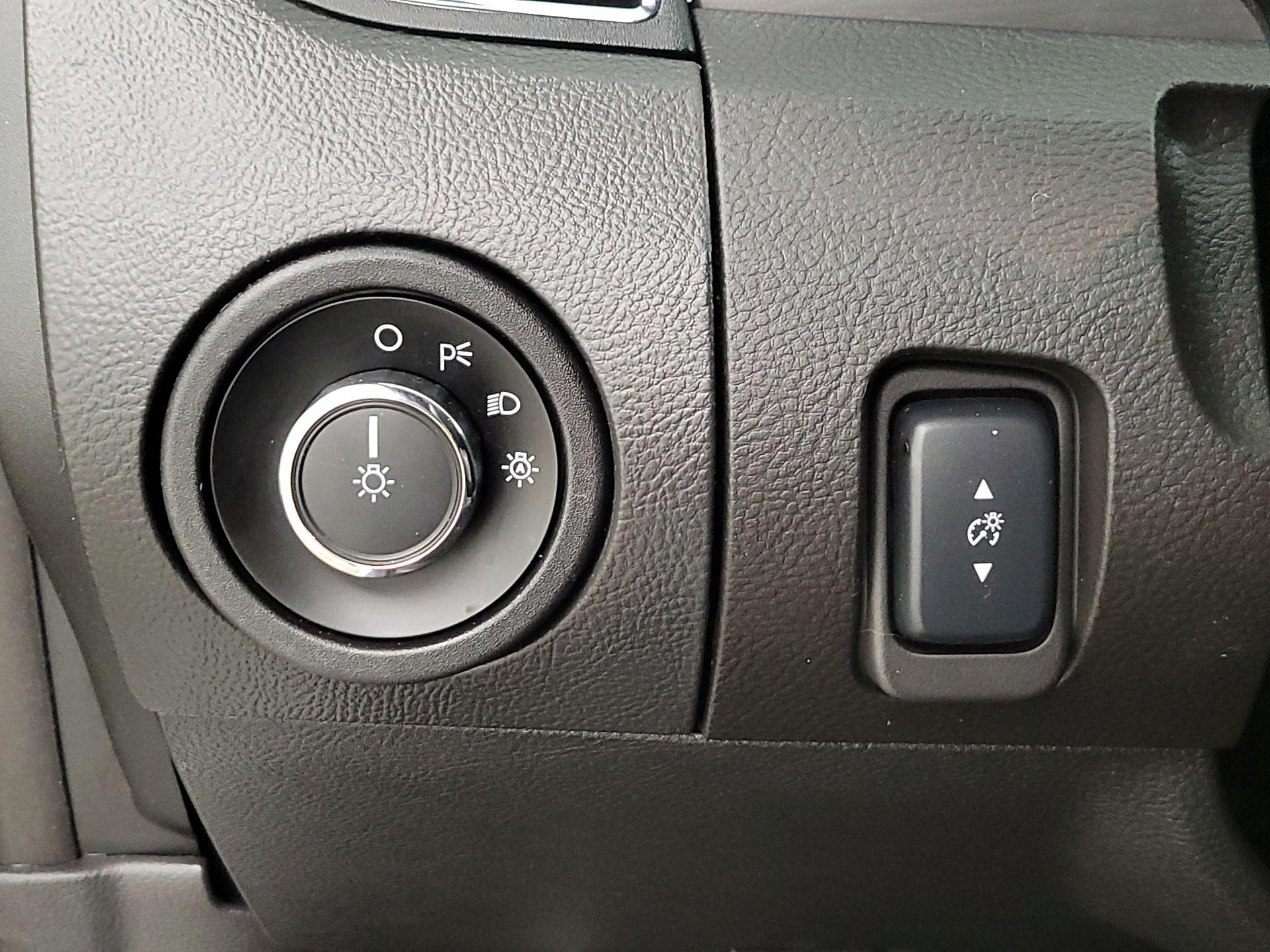 Thumbnail: 2016 Ford Taurus - 13