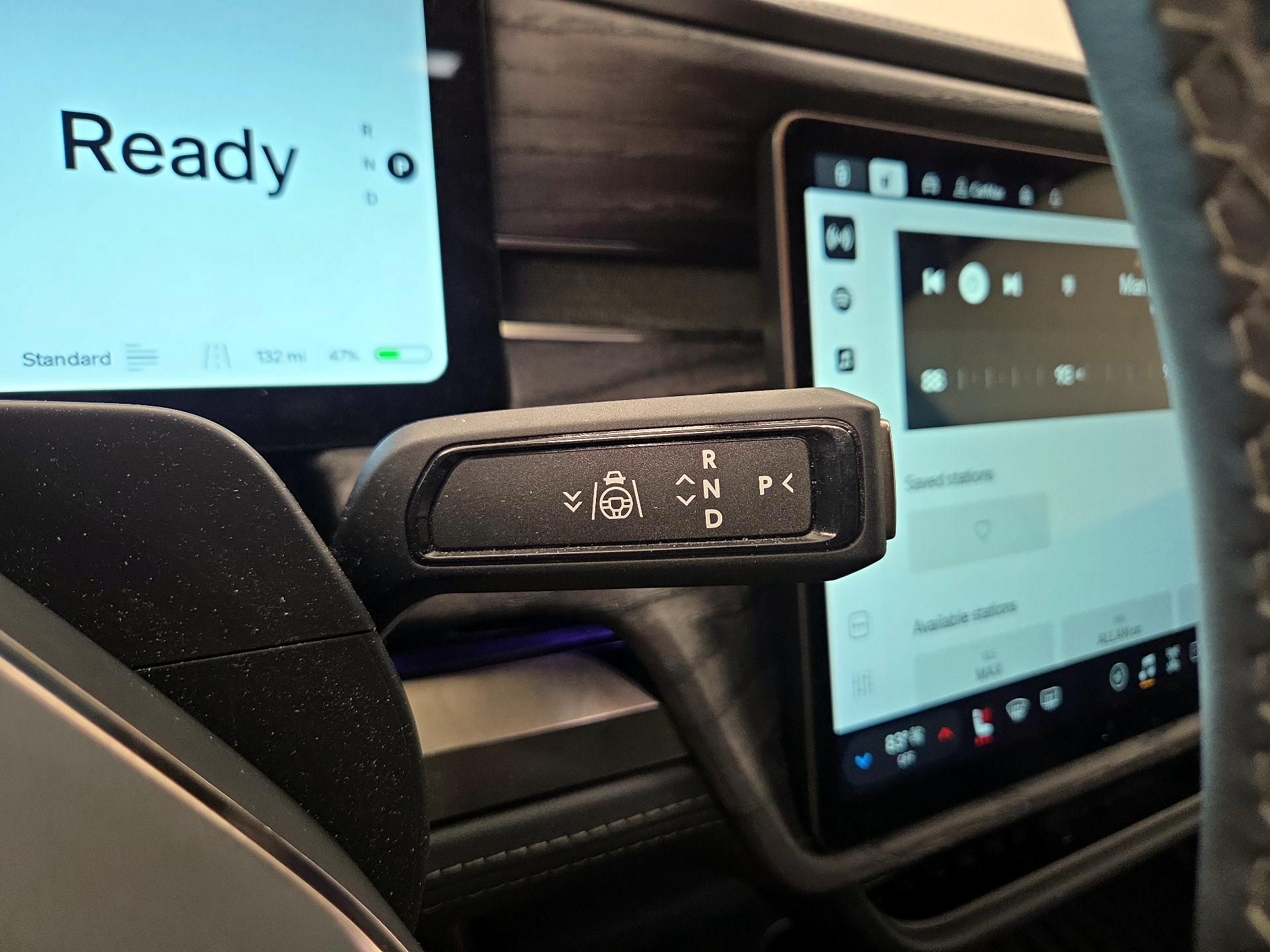 Thumbnail: 2022 Rivian R1S - 17