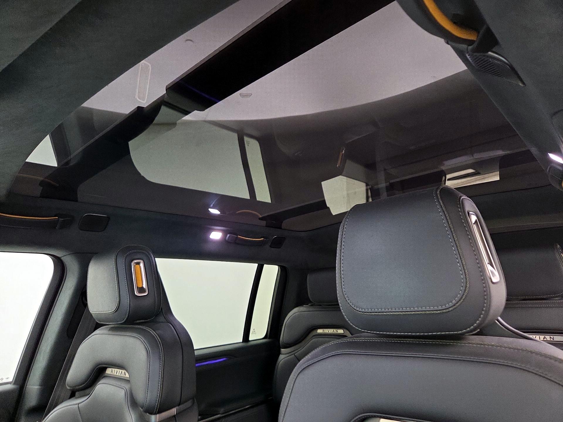 Thumbnail: 2022 Rivian R1S - 19