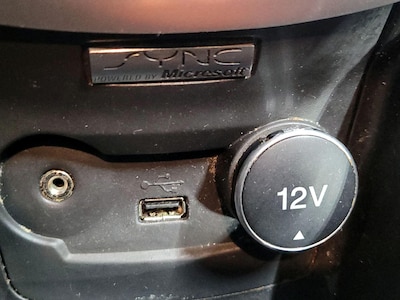 USB/AUX Ports