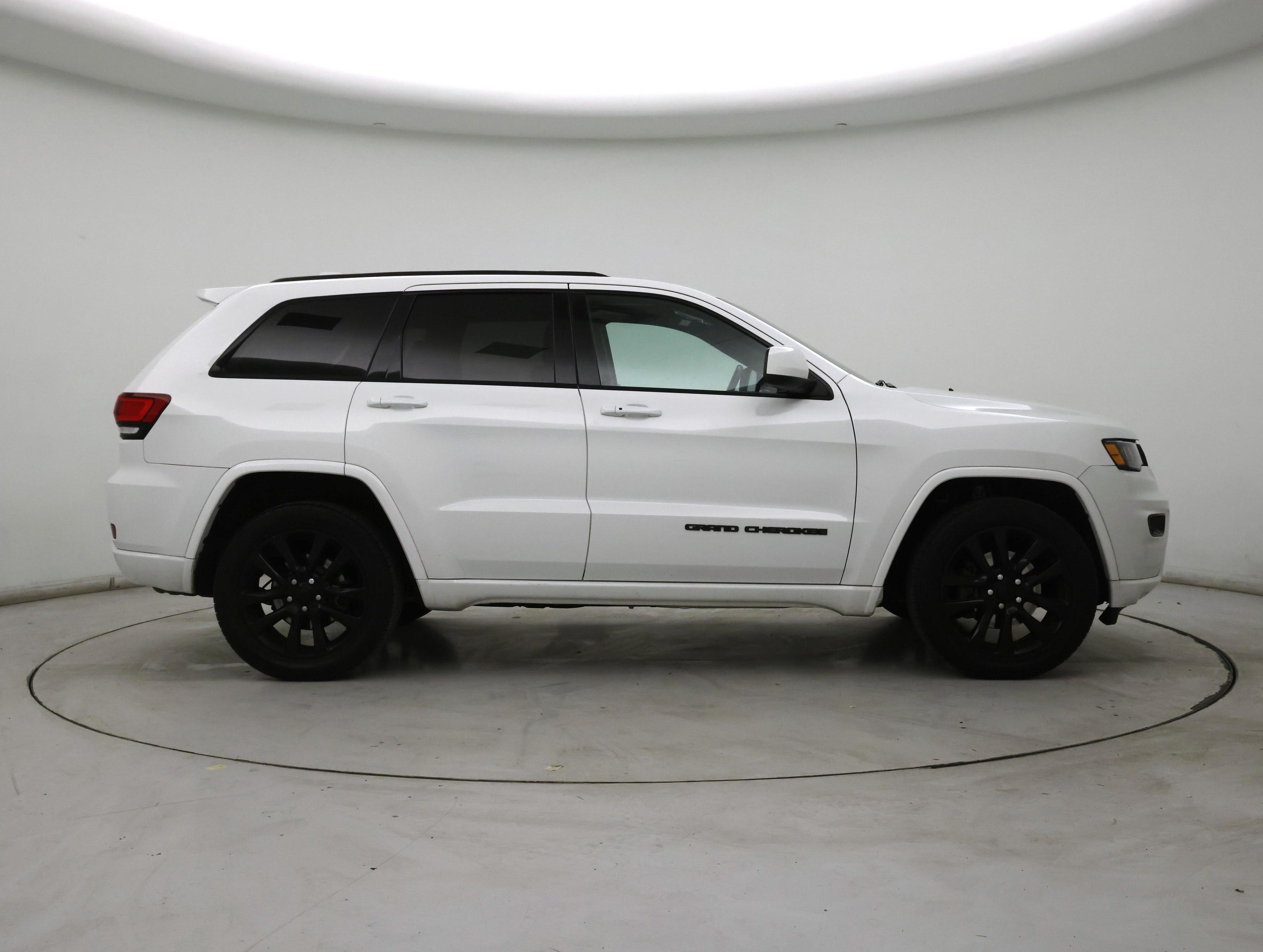 Thumbnail: 2017 Jeep Grand Cherokee - 7