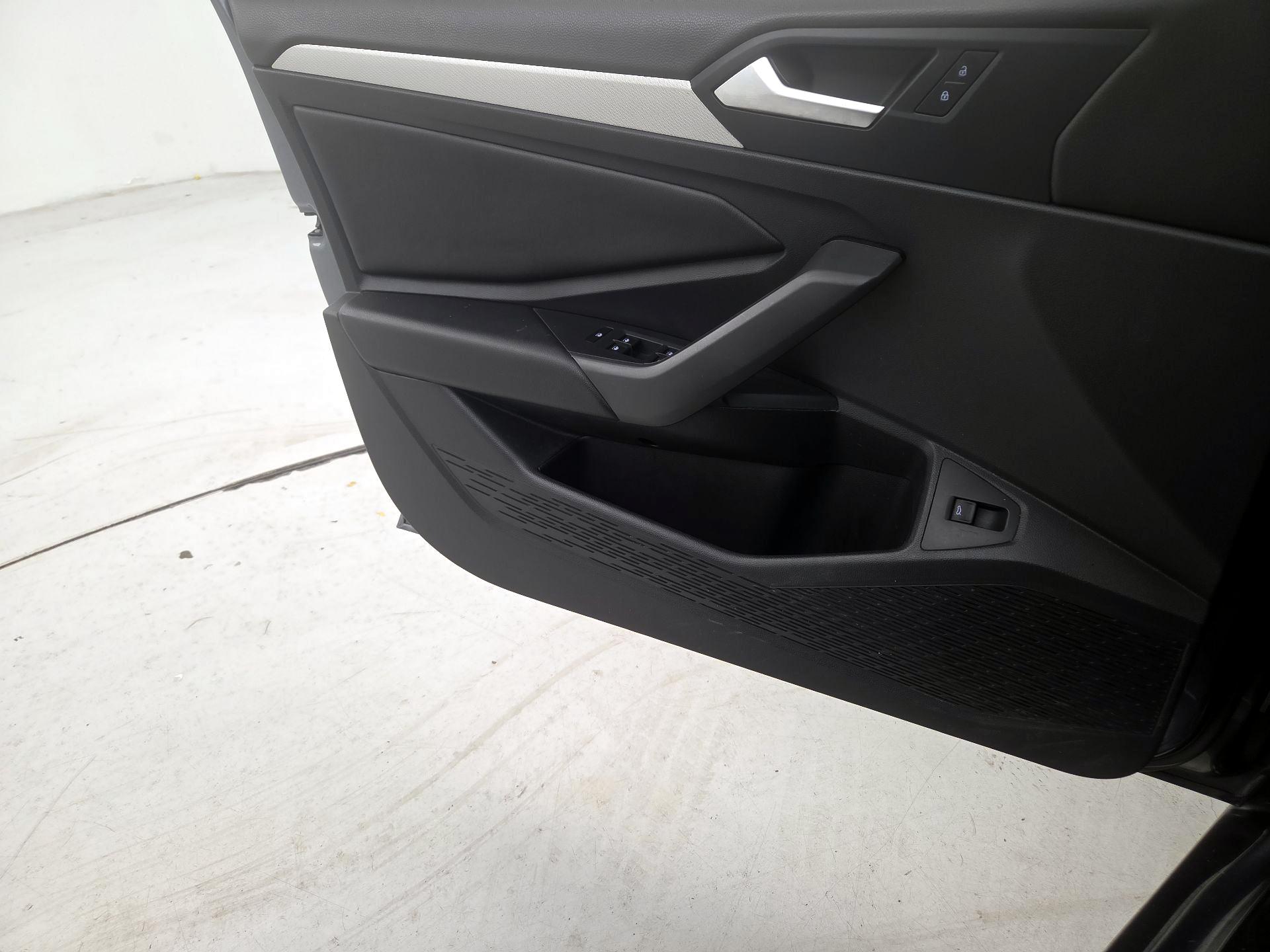 Thumbnail: 2019 Volkswagen Jetta - 12