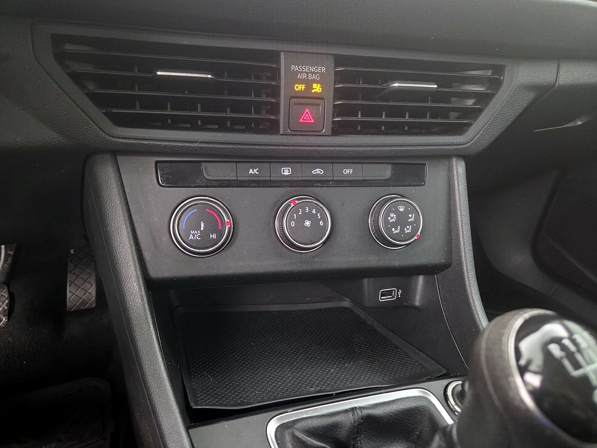 Thumbnail: 2019 Volkswagen Jetta - 16