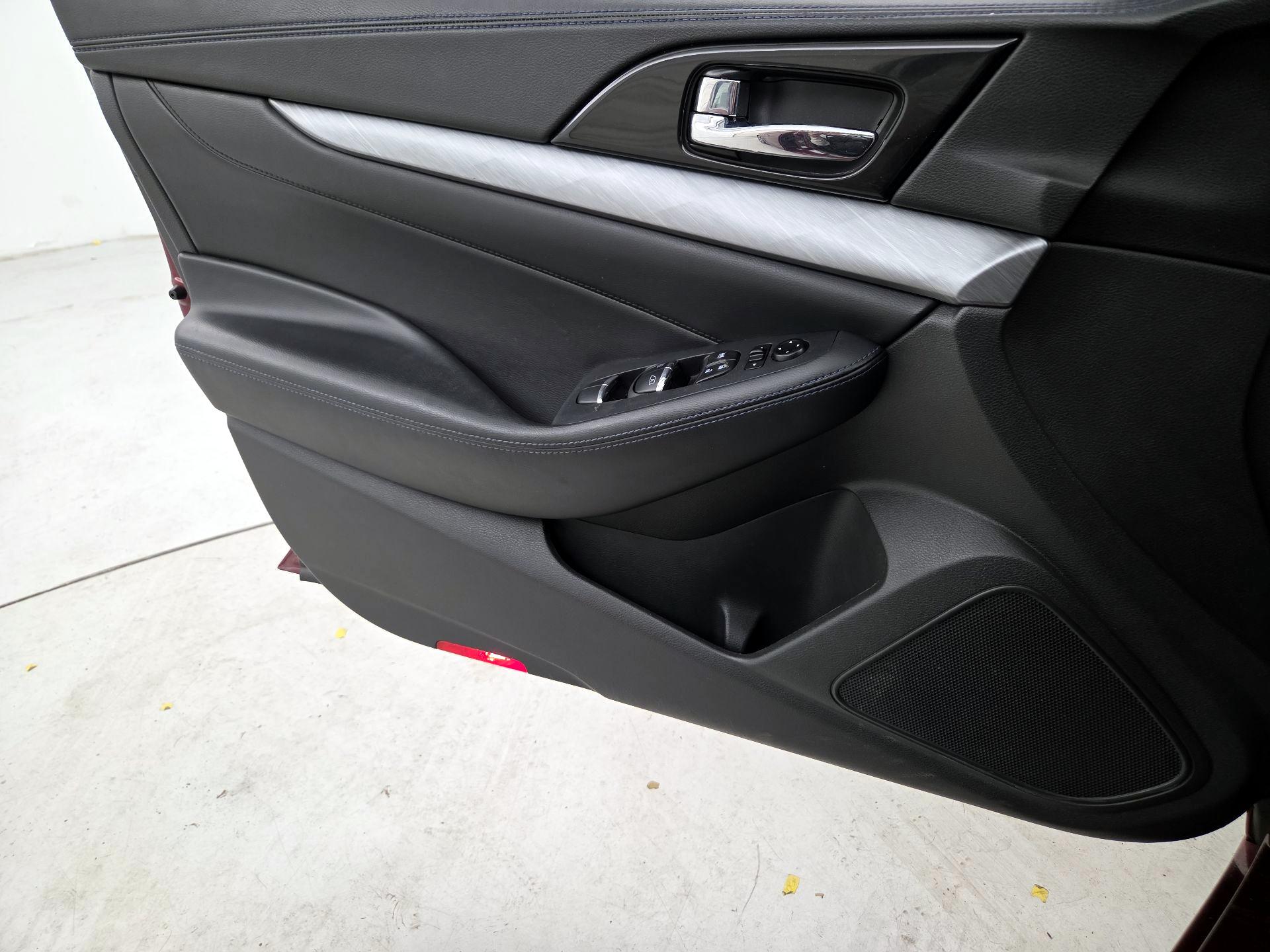 Thumbnail: 2016 Nissan Maxima - 12