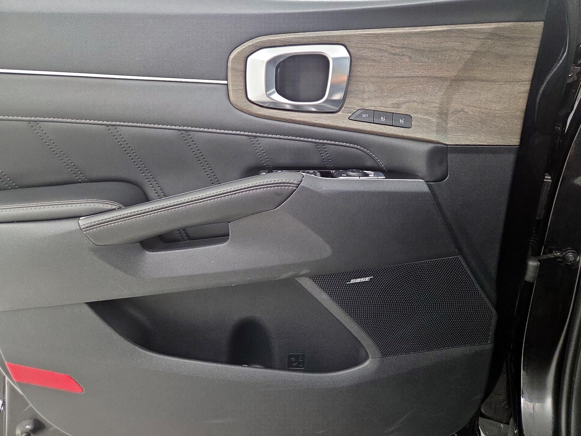 Thumbnail: 2023 Kia Sorento - 12