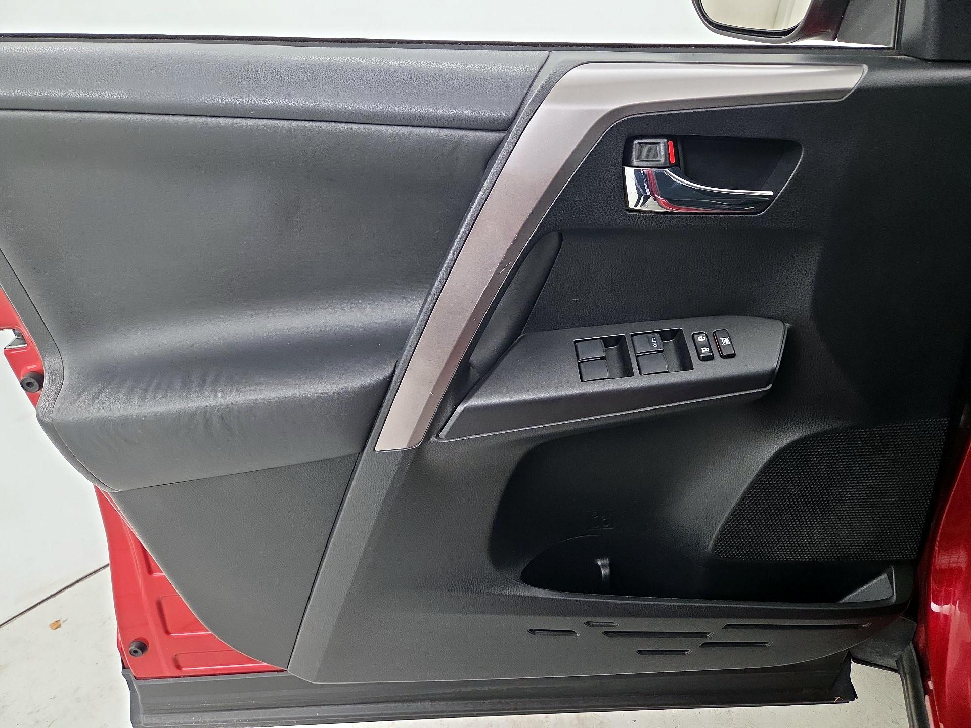 Thumbnail: 2016 Toyota RAV4 - 12