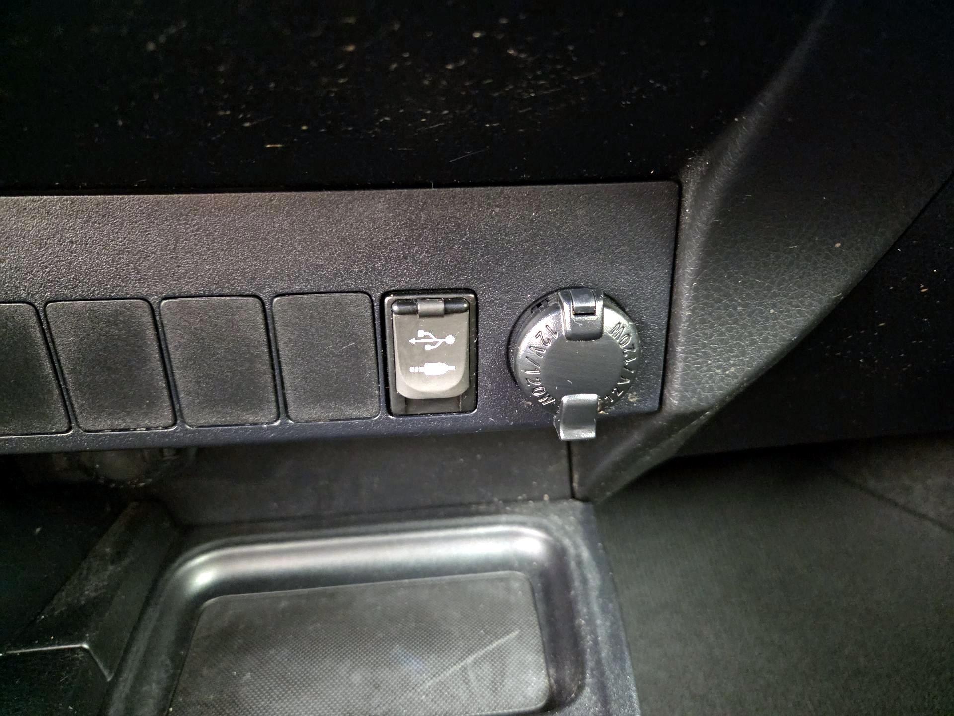 Thumbnail: 2016 Toyota RAV4 - 18