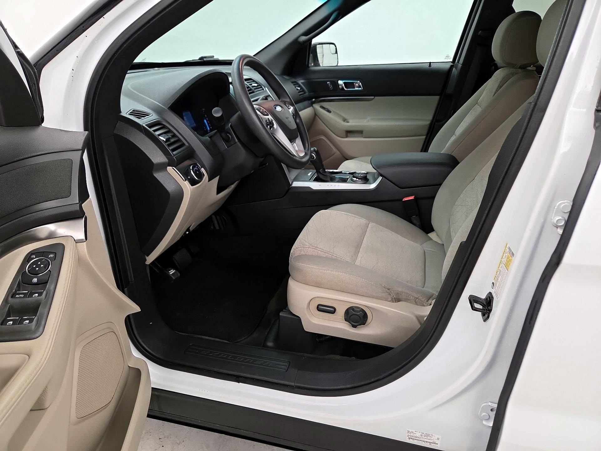 Thumbnail: 2015 Ford Explorer - 11