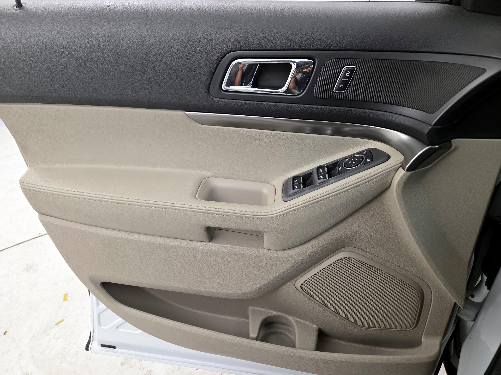 Thumbnail: 2015 Ford Explorer - 12