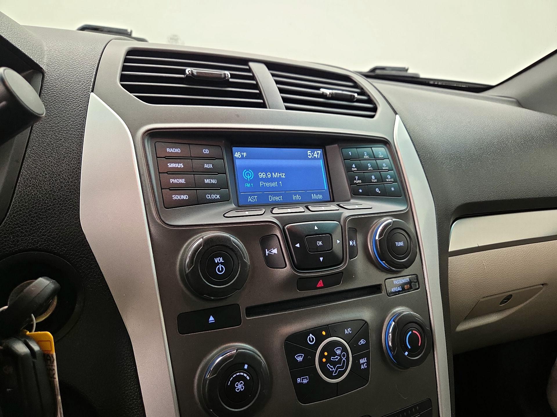 Thumbnail: 2015 Ford Explorer - 14