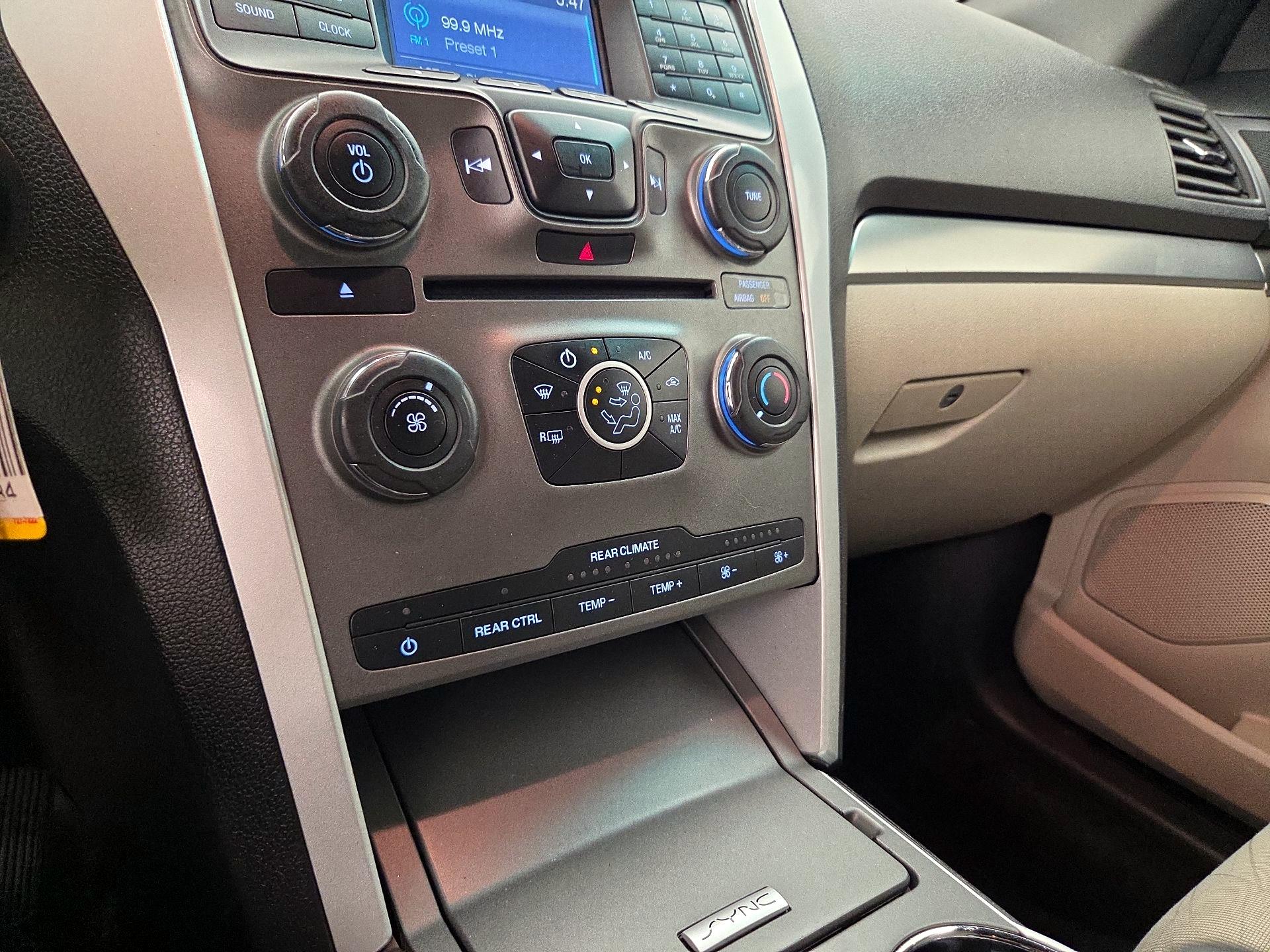 Thumbnail: 2015 Ford Explorer - 15