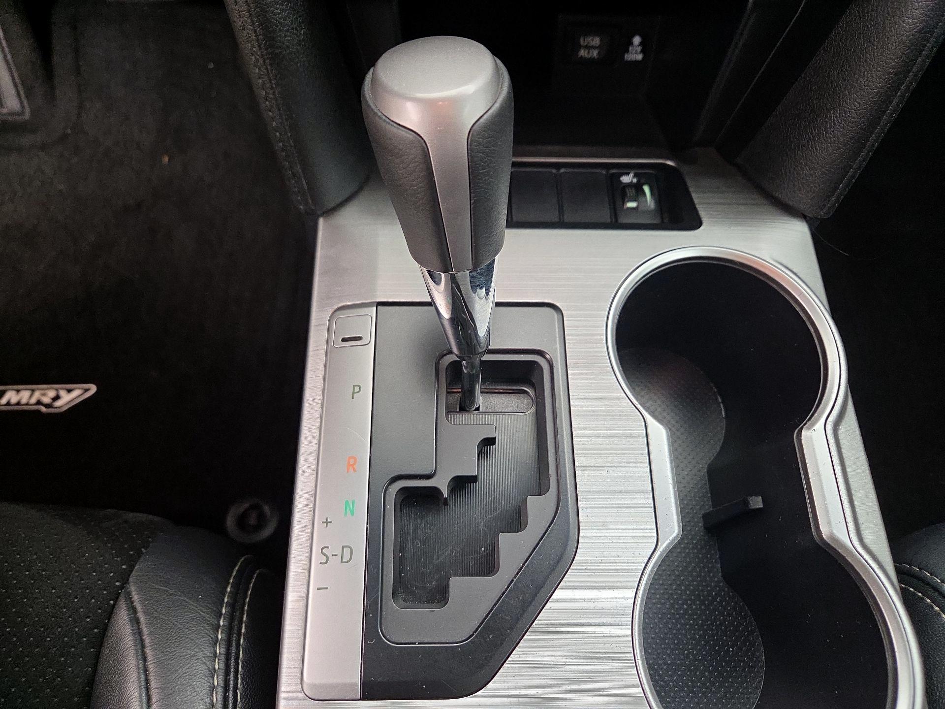 Thumbnail: 2014 Toyota Camry - 17