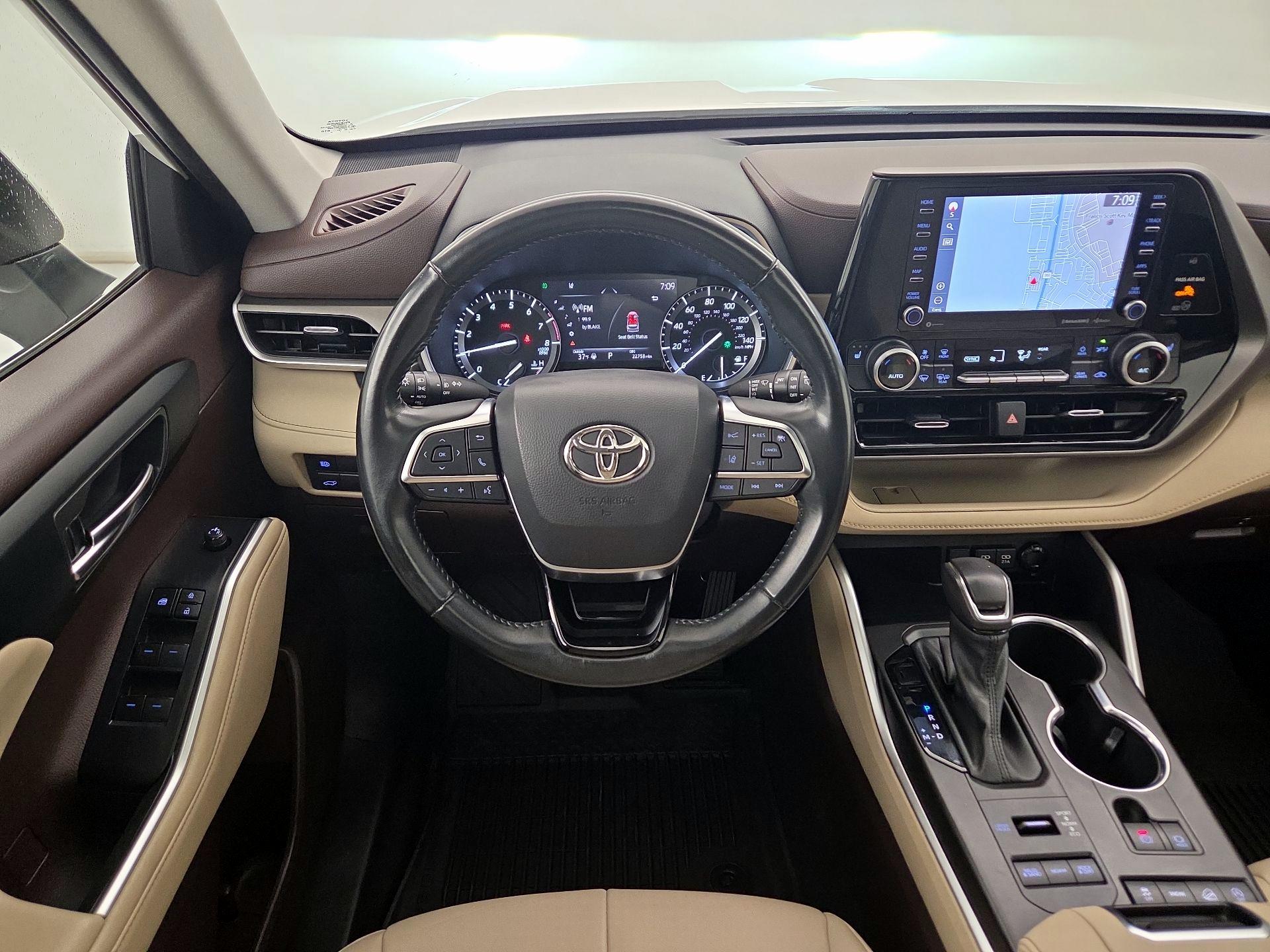 Thumbnail: 2021 Toyota Highlander - 10