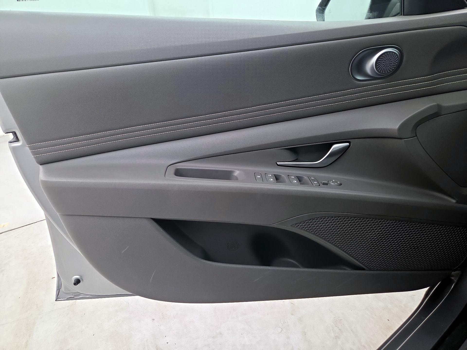 Thumbnail: 2022 Hyundai Elantra - 12