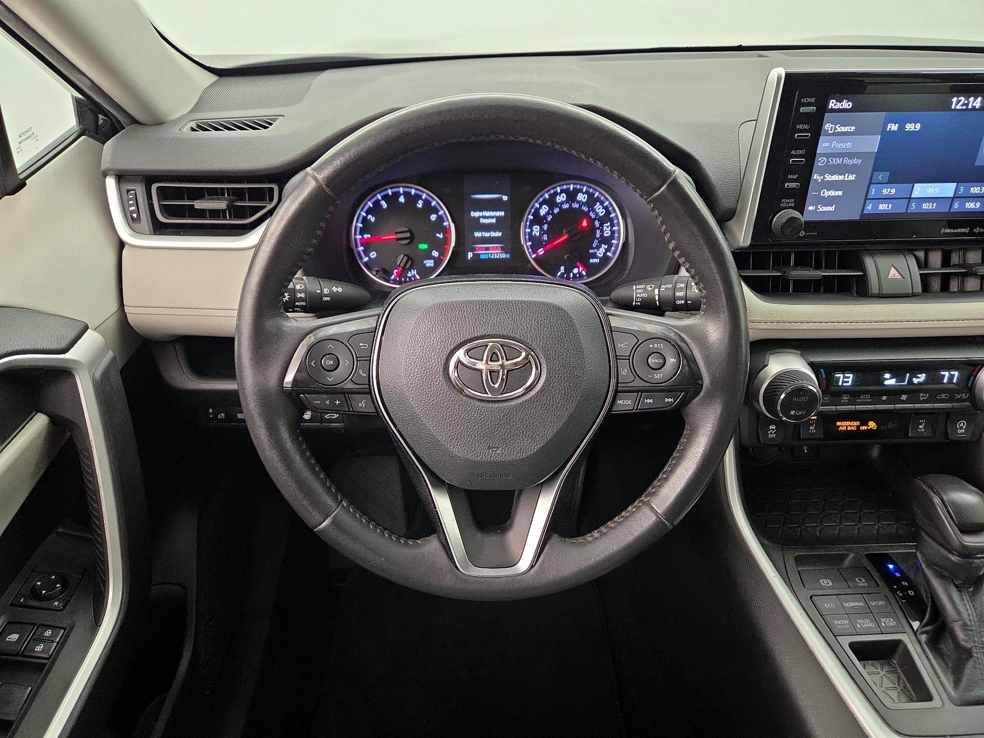 Thumbnail: 2021 Toyota RAV4 - 10