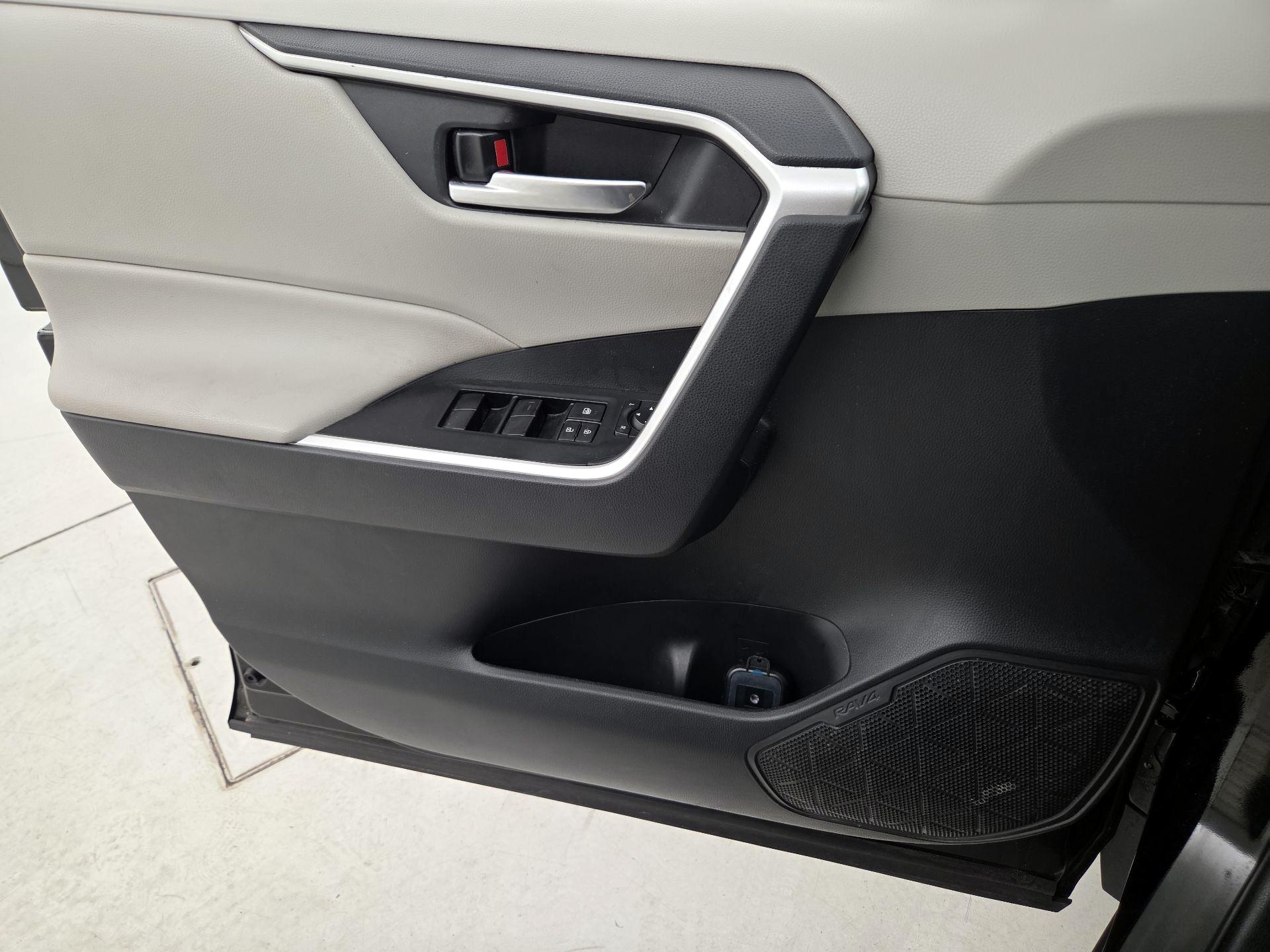 Thumbnail: 2021 Toyota RAV4 - 12