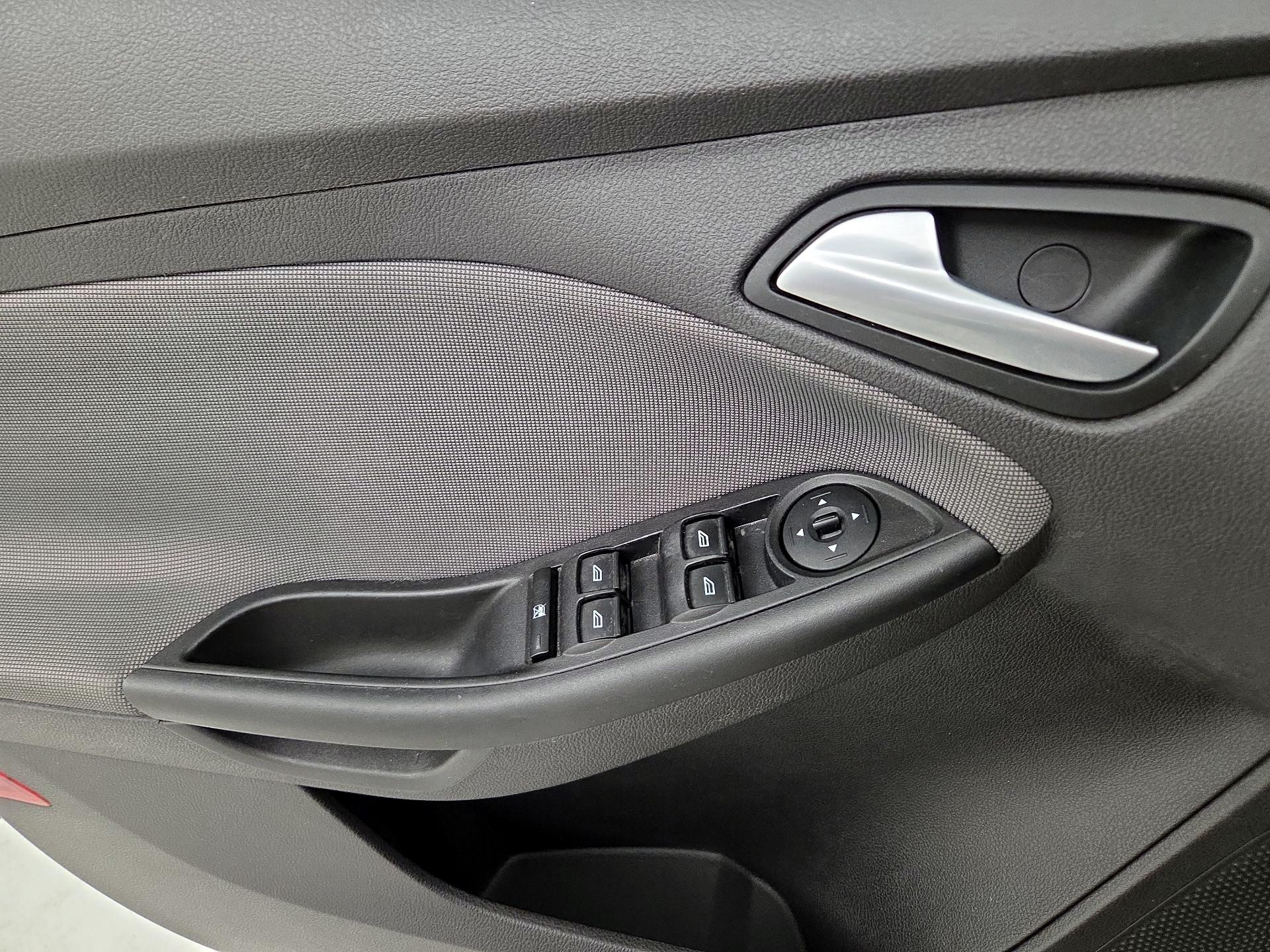 Thumbnail: 2014 Ford Focus - 12