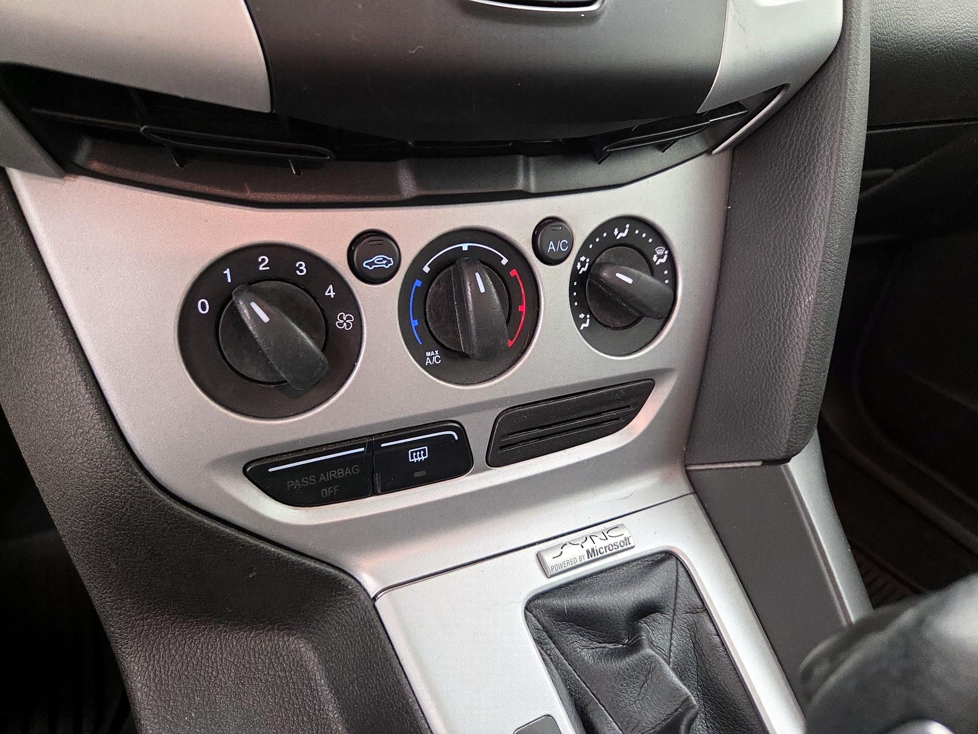 Thumbnail: 2014 Ford Focus - 15