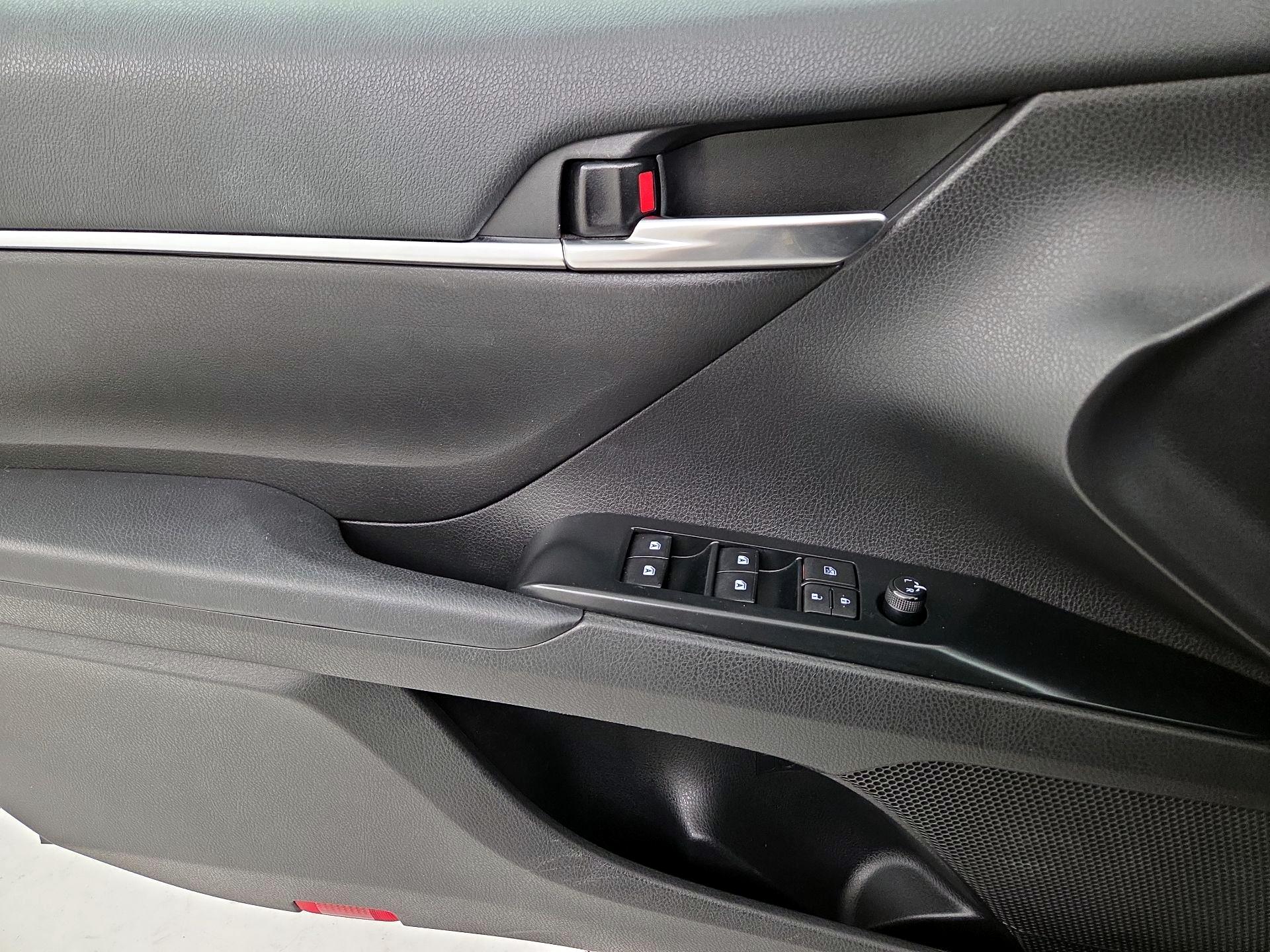 Thumbnail: 2020 Toyota Camry - 12