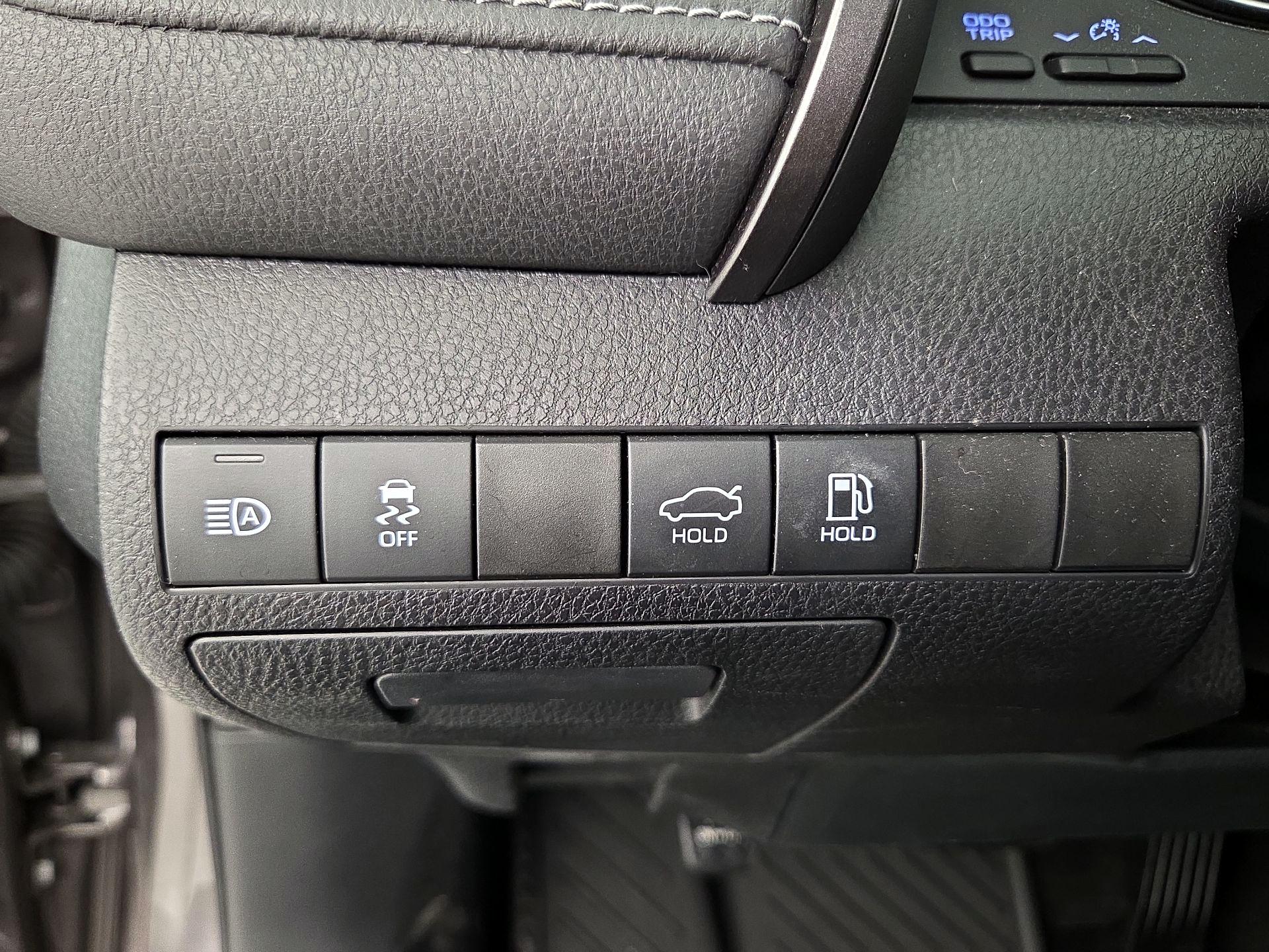 Thumbnail: 2020 Toyota Camry - 13