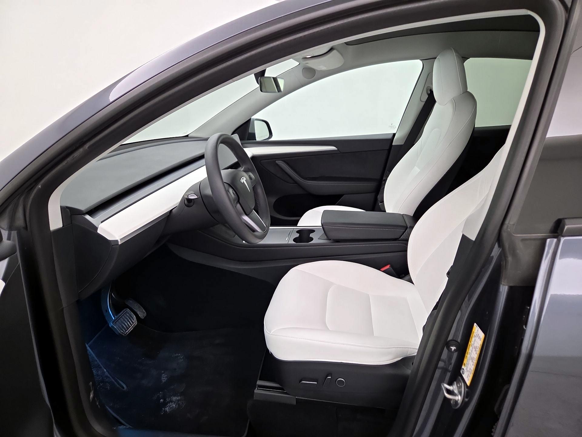 Thumbnail: 2023 Tesla Model Y - 11