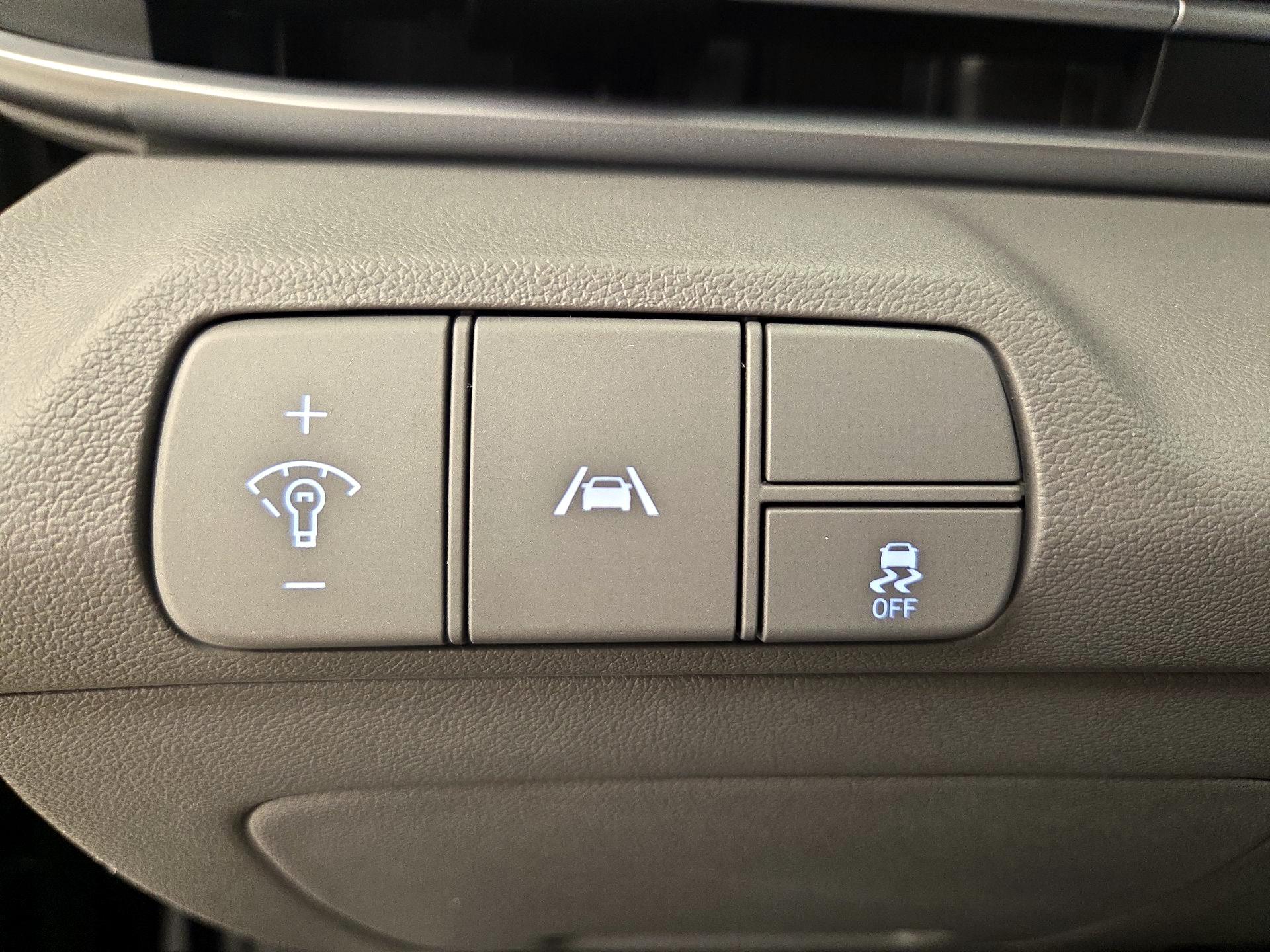 Thumbnail: 2023 Hyundai Elantra - 13