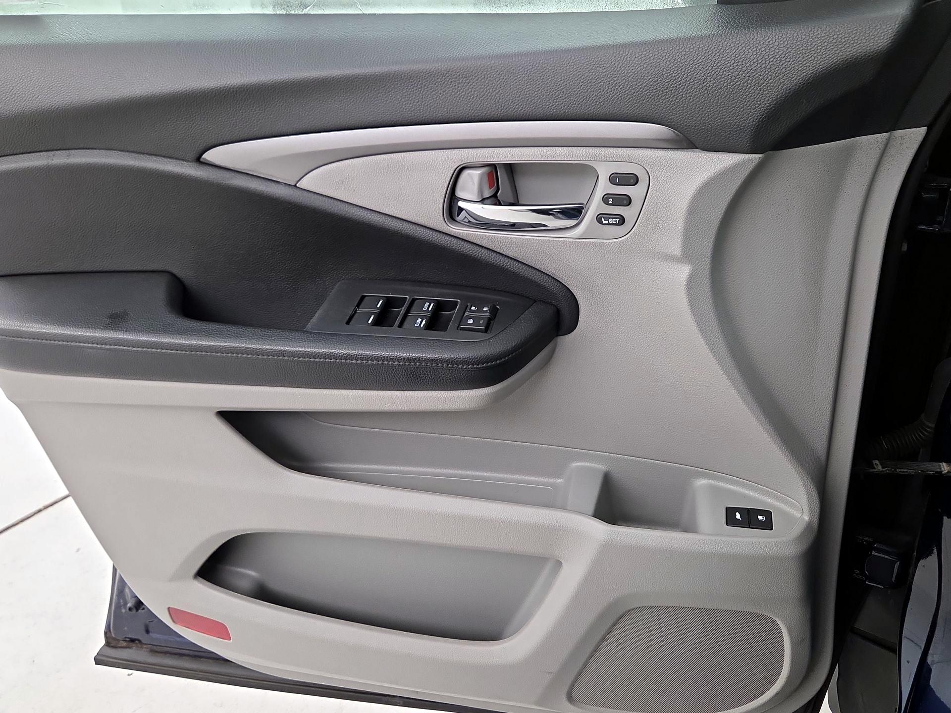 Thumbnail: 2019 Honda Pilot - 12