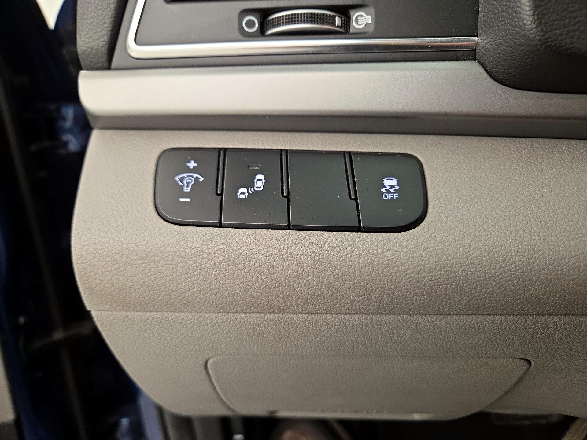 Thumbnail: 2017 Hyundai Elantra - 13