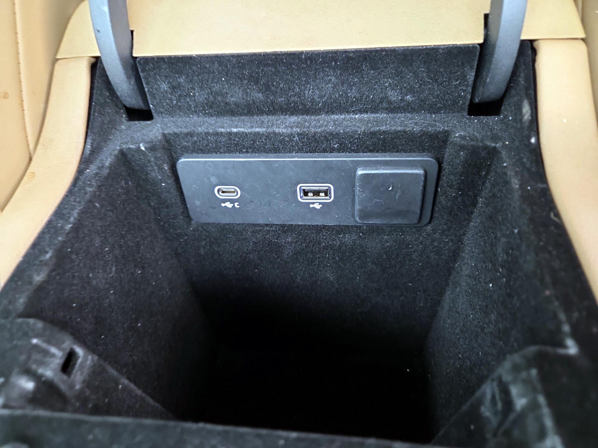 Thumbnail: 2023 Jaguar F-Pace - 19