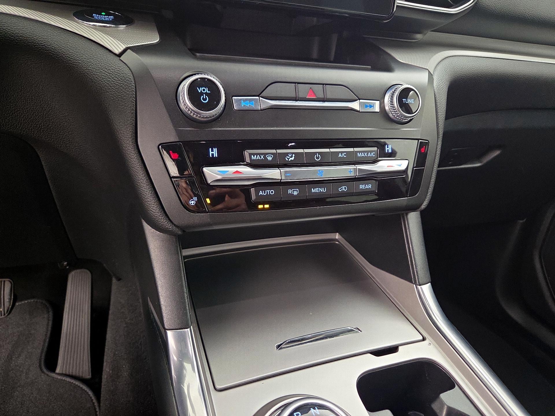 Thumbnail: 2020 Ford Explorer - 16