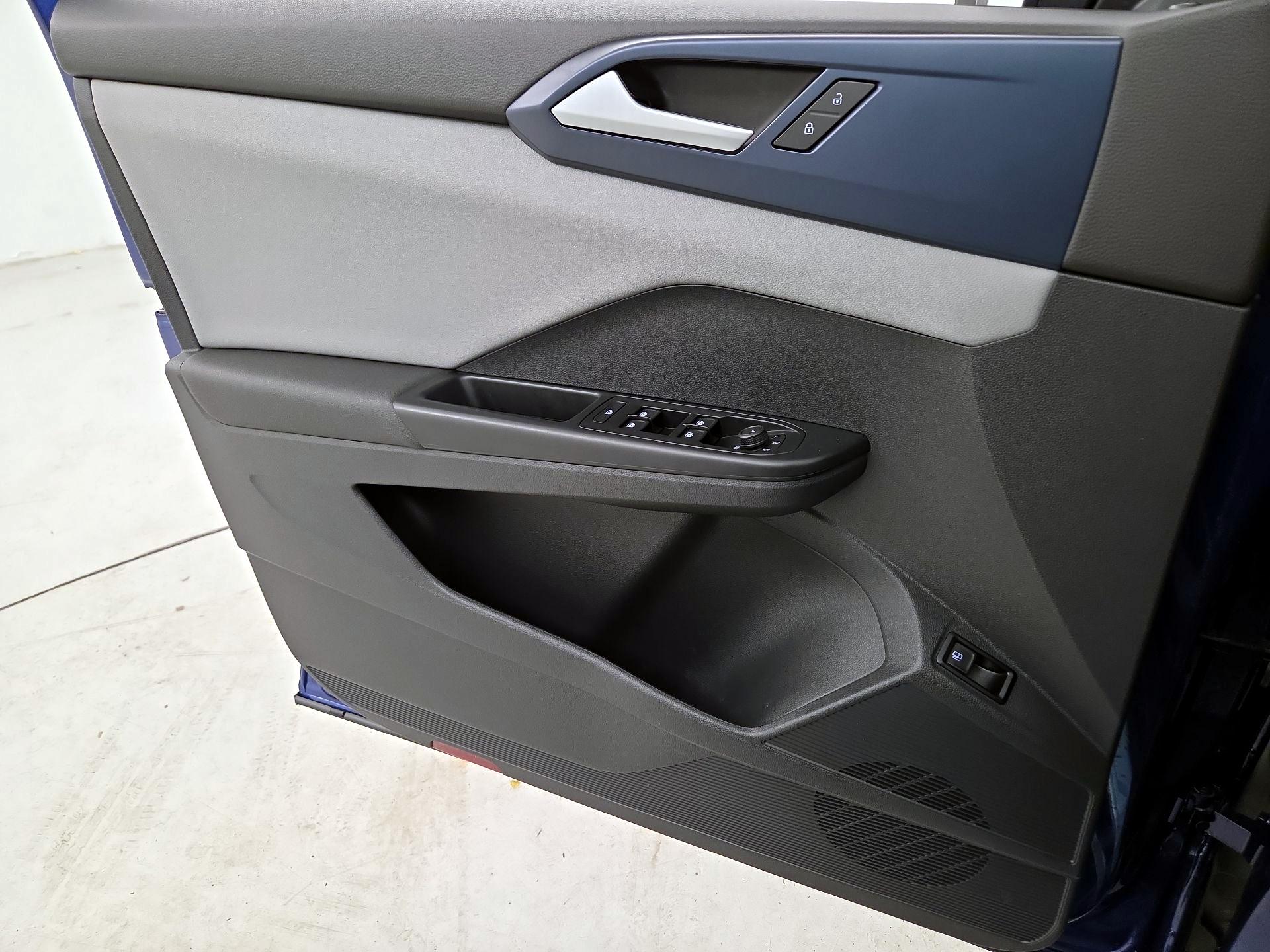 Thumbnail: 2023 Volkswagen Taos - 12