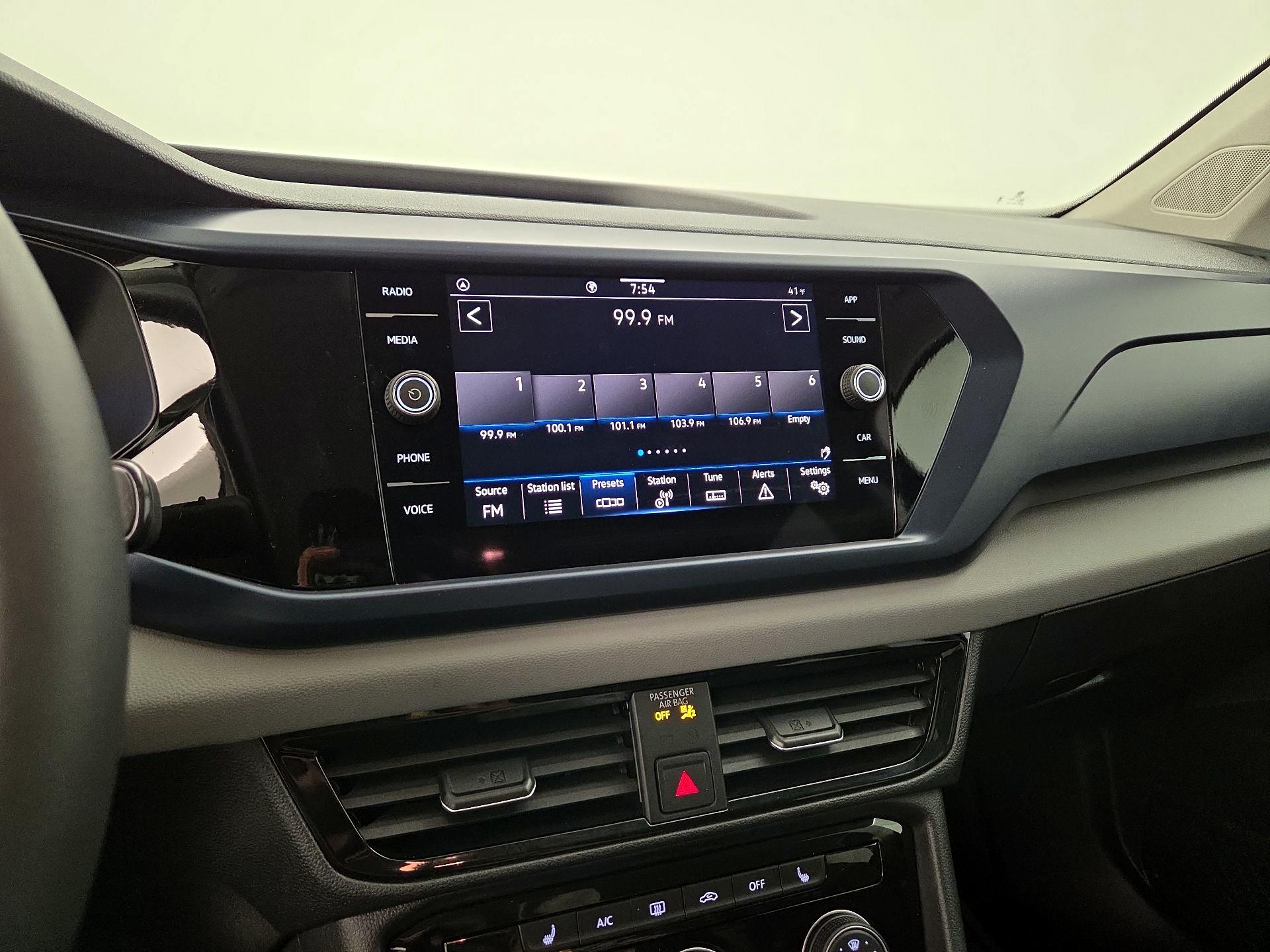 Thumbnail: 2023 Volkswagen Taos - 15