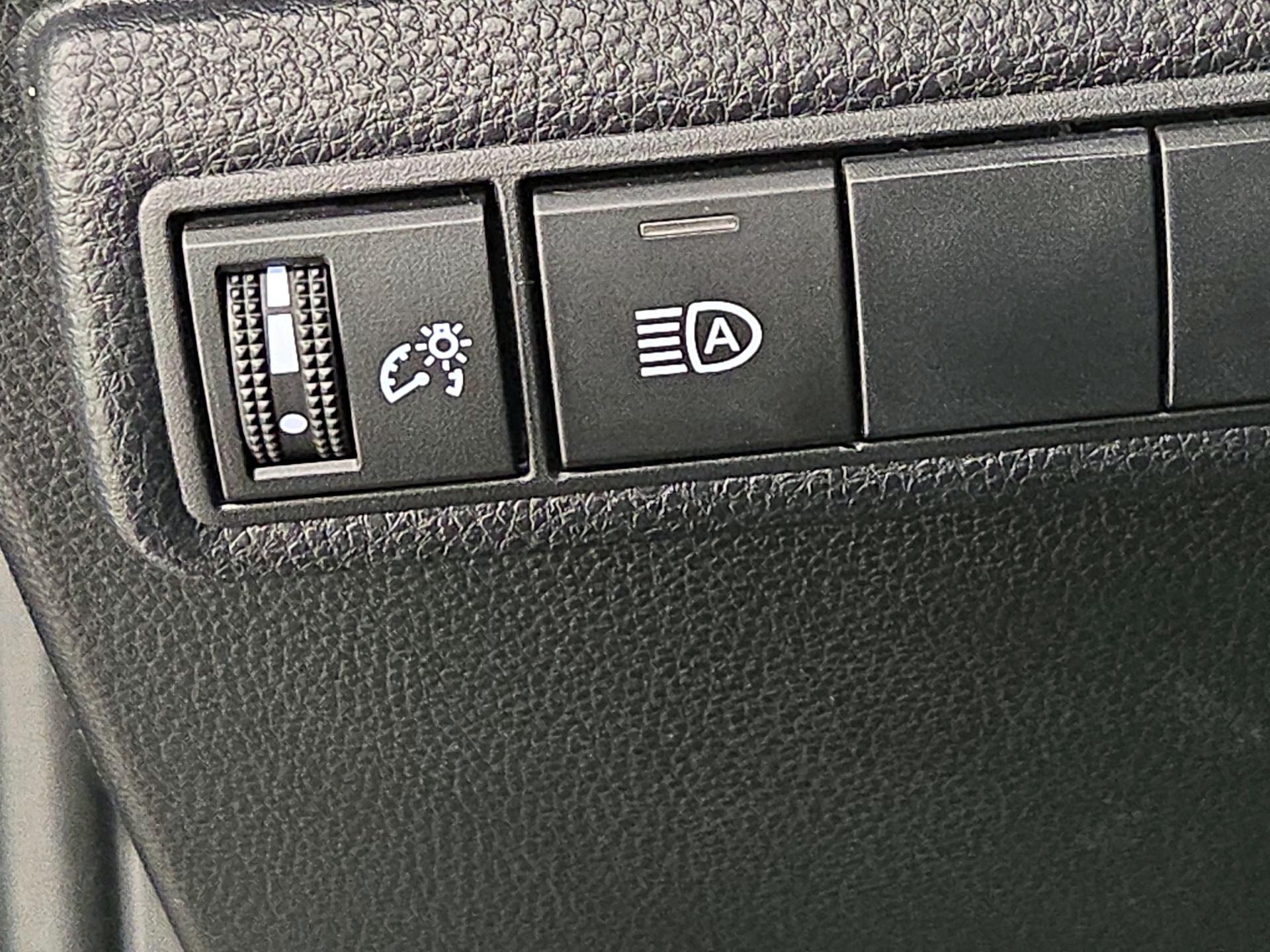 Thumbnail: 2025 Toyota Corolla - 13