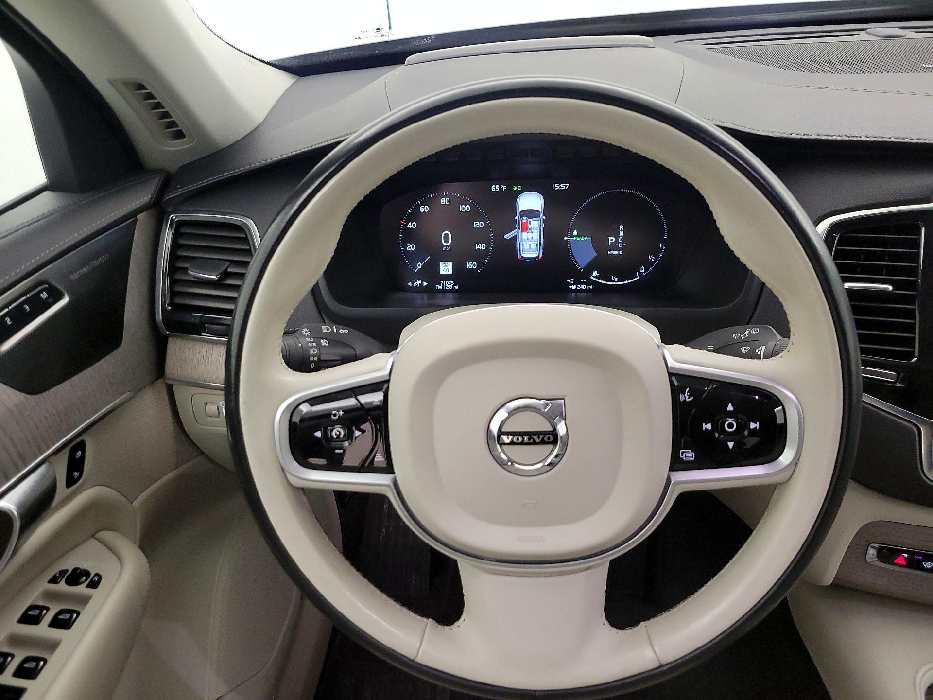 Thumbnail: 2021 Volvo XC90 - 10