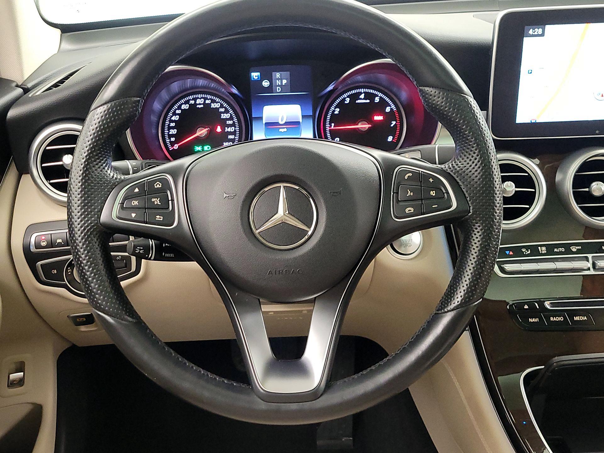 Thumbnail: 2017 Mercedes-Benz GLC - 9