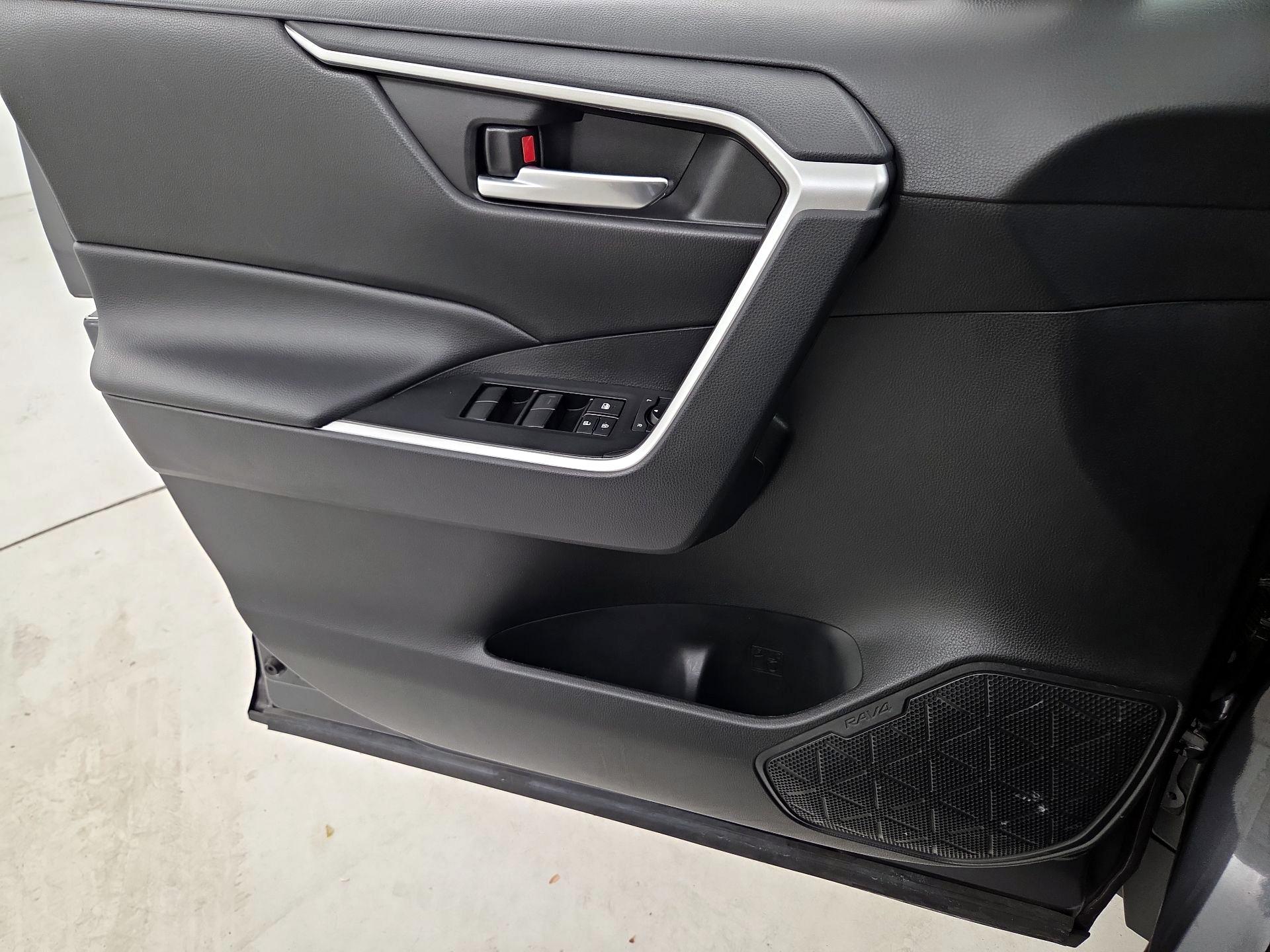 Thumbnail: 2021 Toyota RAV4 - 12