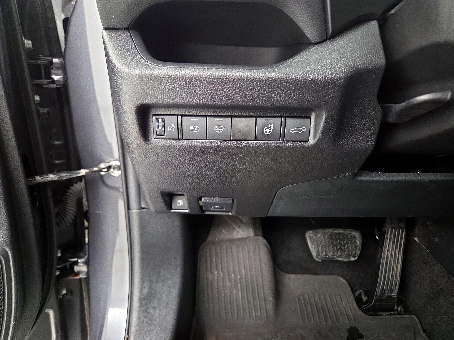 Thumbnail: 2021 Toyota RAV4 - 13