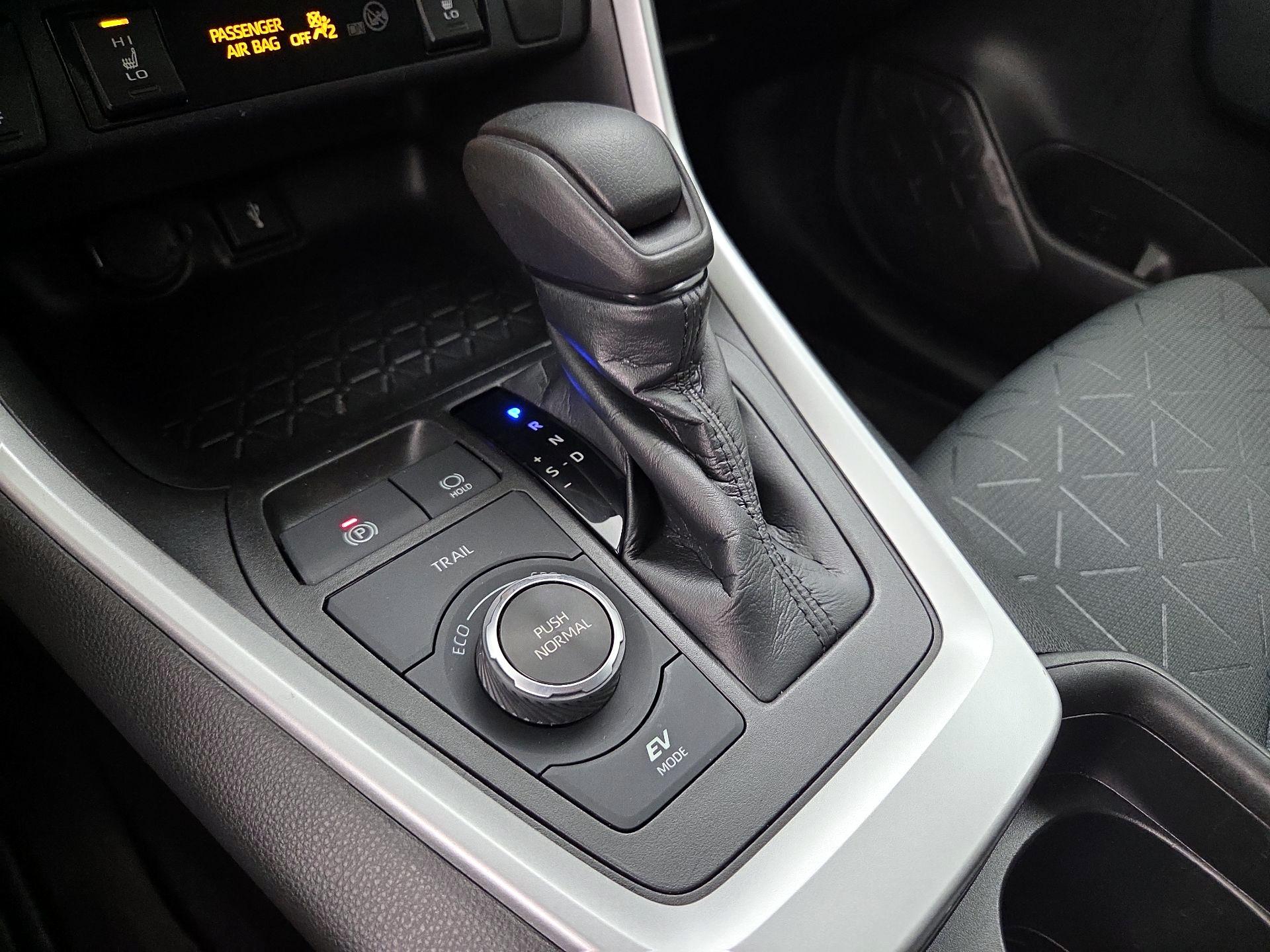 Thumbnail: 2021 Toyota RAV4 - 17