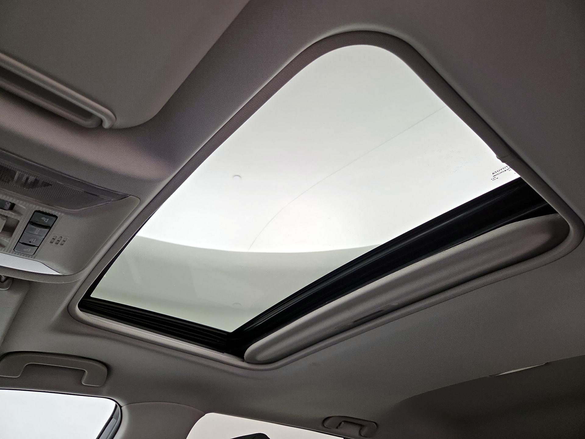 Thumbnail: 2021 Toyota RAV4 - 19