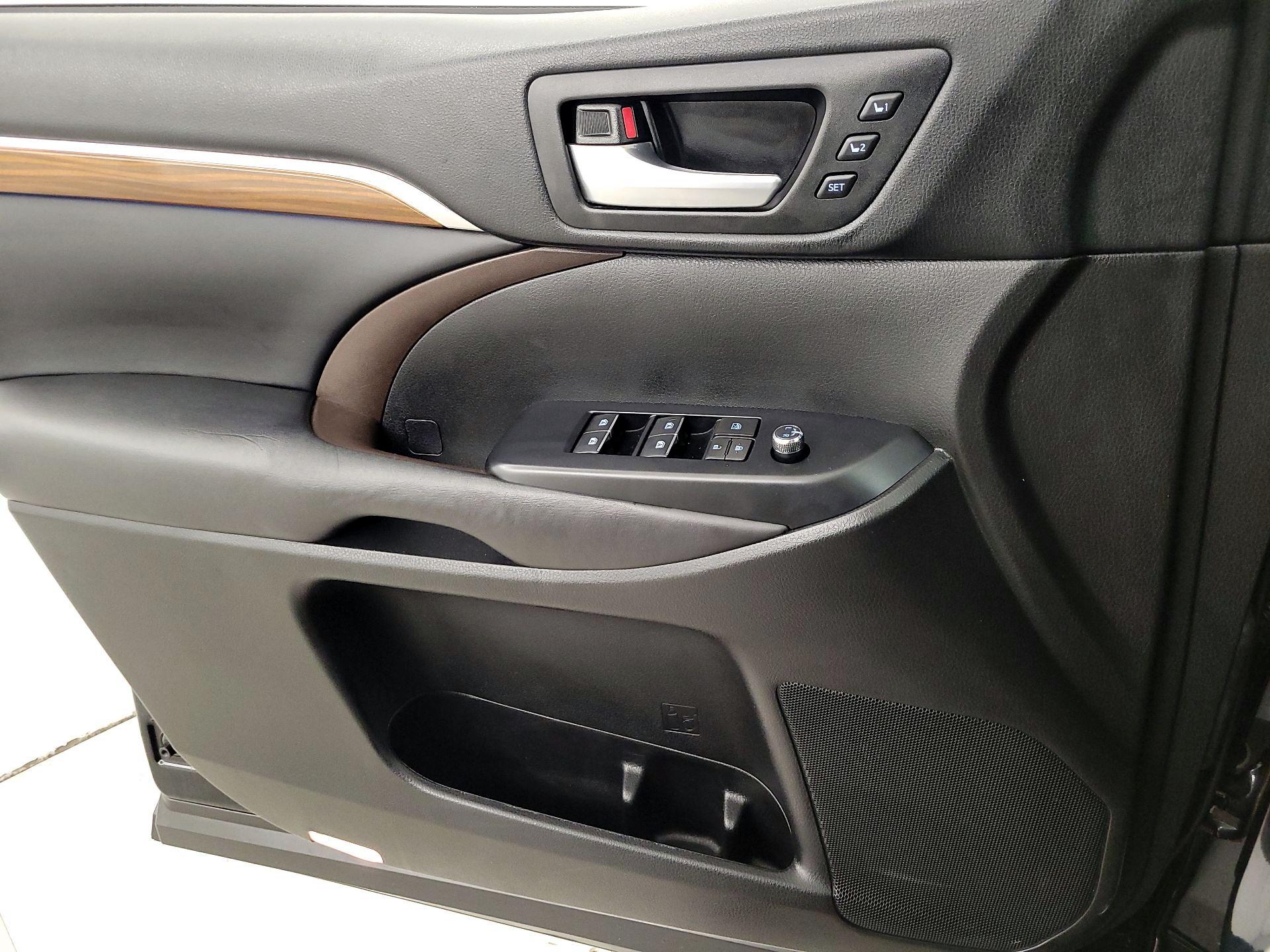 Thumbnail: 2018 Toyota Highlander - 12